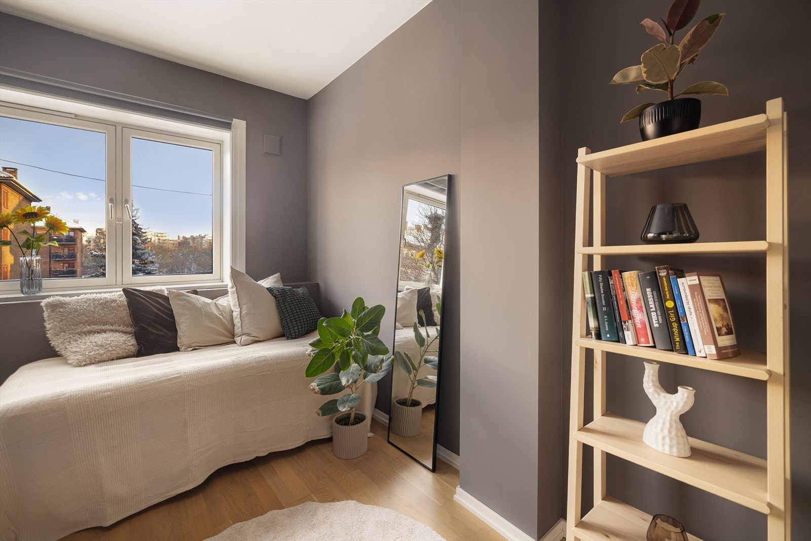 Soverom 2 passer godt som barnerom, gjesterom eller hjemmekontor. Galleribilde