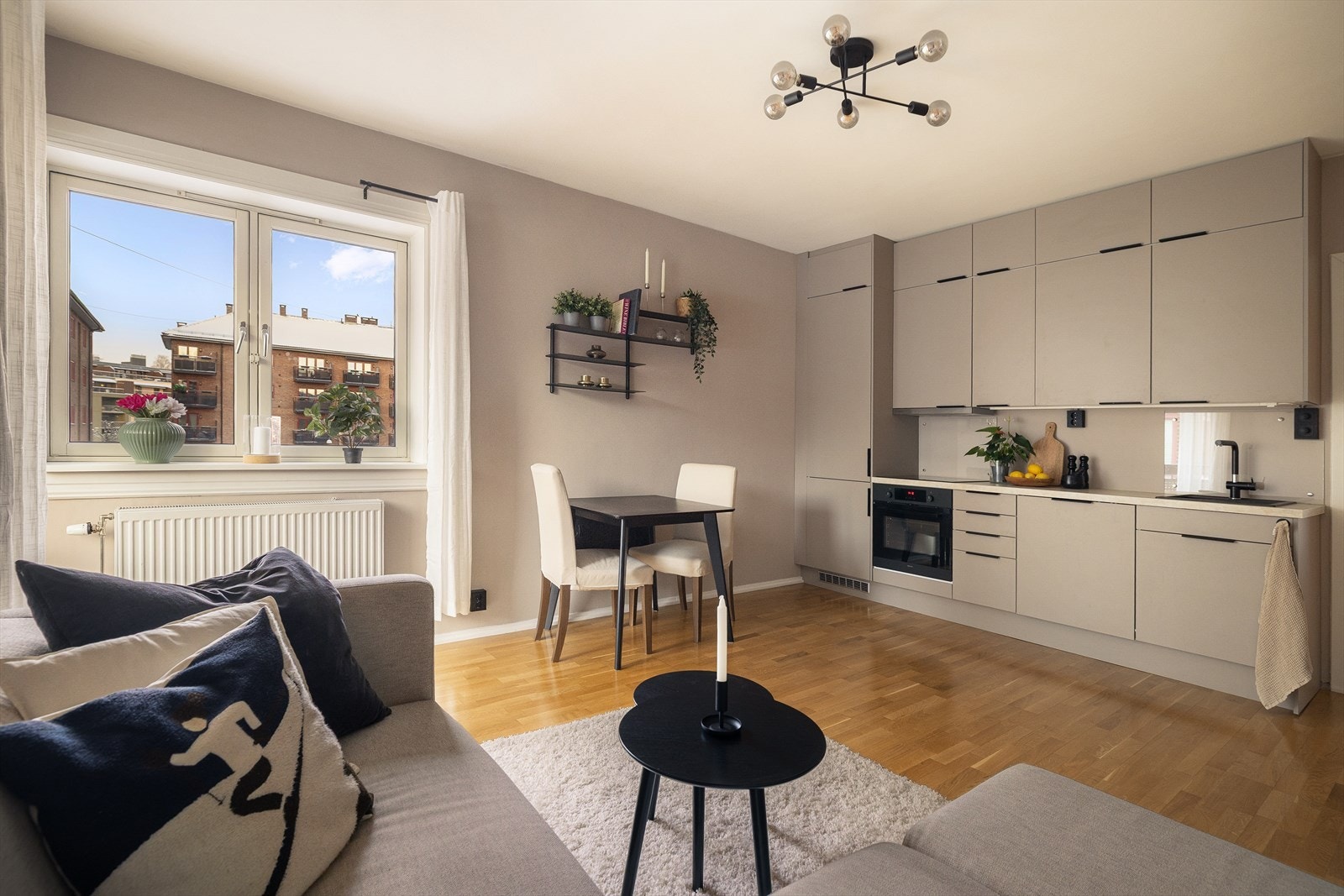 Haakon Telle Bøe har gleden av å presentere Maridalsveien 233. Foto: Glenn Pettersen/Fotostallen. Galleribilde