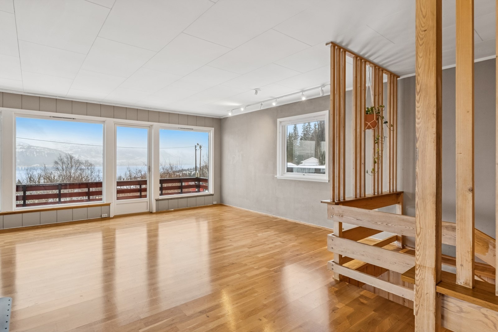Har har du rikelig med plass til en stor spisestue Galleribilde