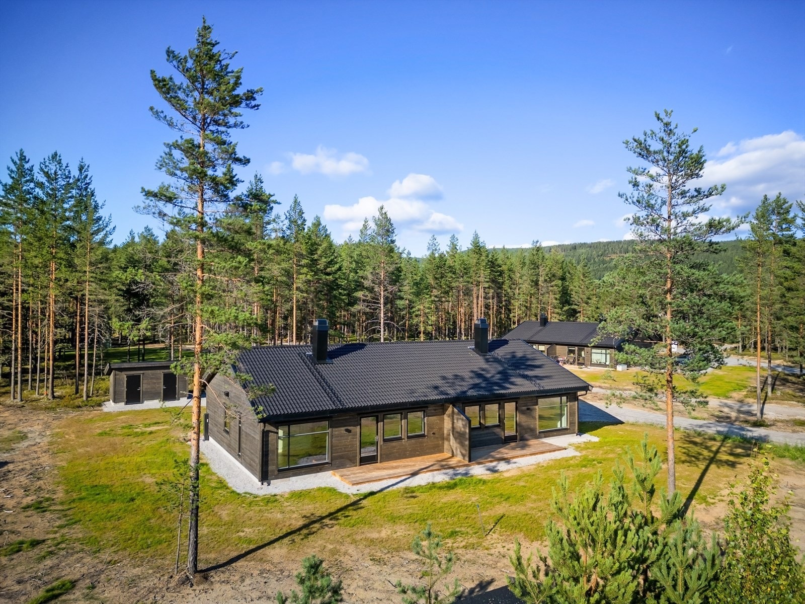 Ny og moderne halvpart av tomannsbolig - gjennomgående god standard - familievennlig beliggenhet - nærhet til turområder! Galleribilde