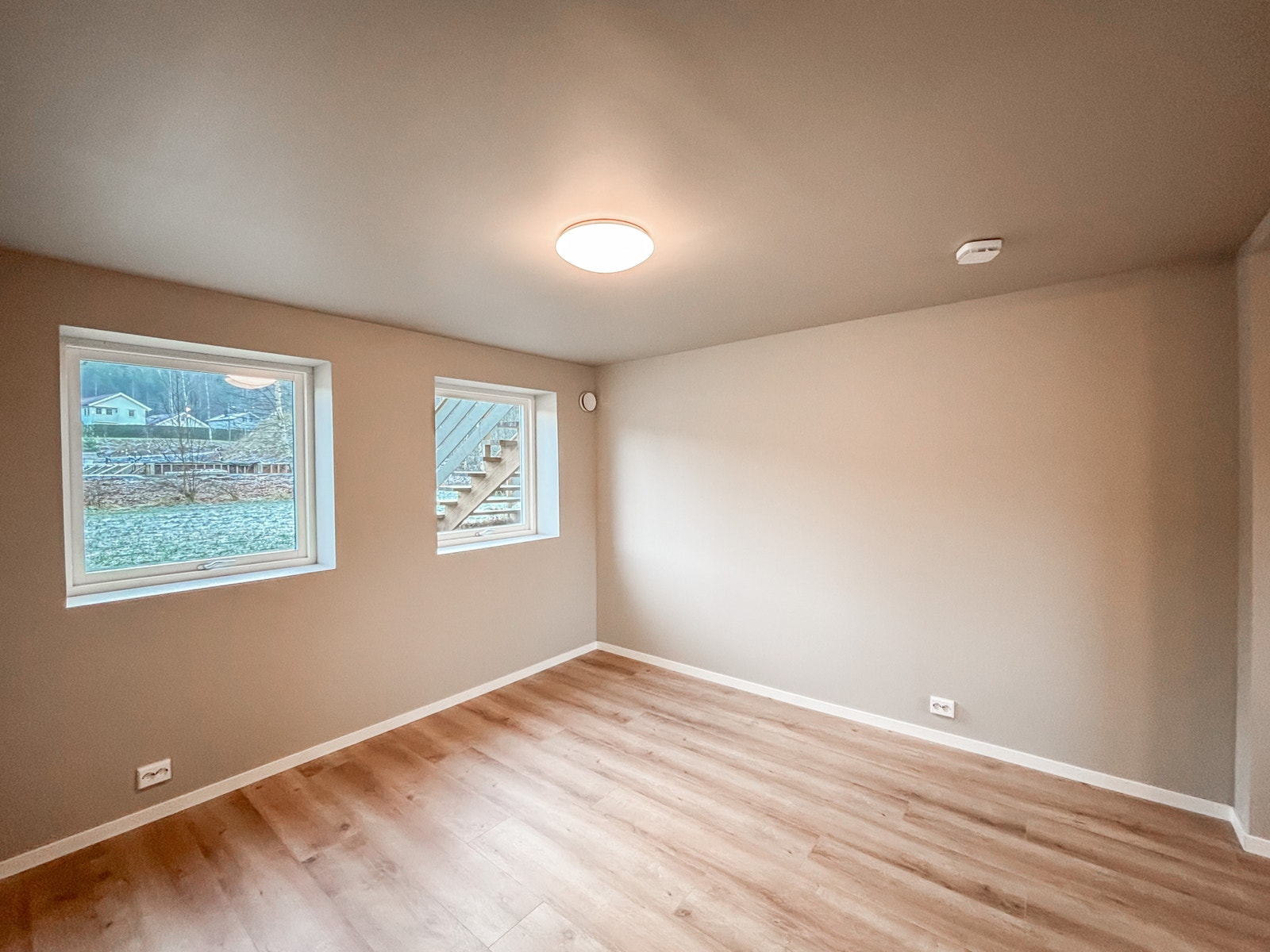 Leiligheten er malt i en lys behagelig farge. Galleribilde