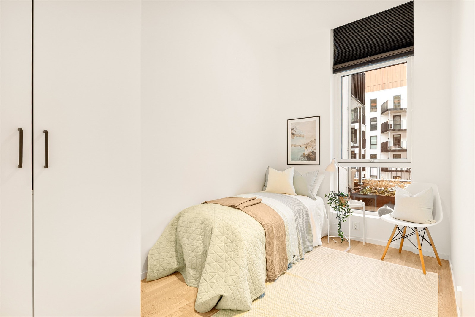 Soverom 2. Spesialtilpasset plissegardiner i alle rom medfølger. Galleribilde