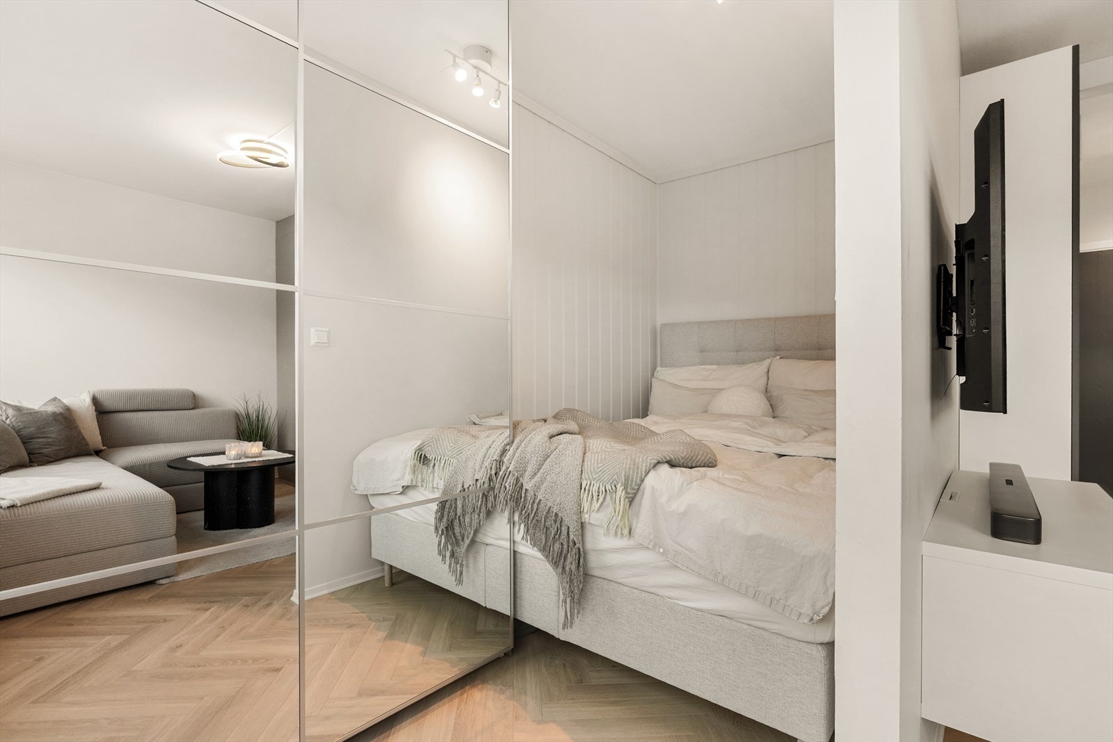 - Her er det plass til garderobeskap som gjør oppbevaringsmulighetene store - Galleribilde