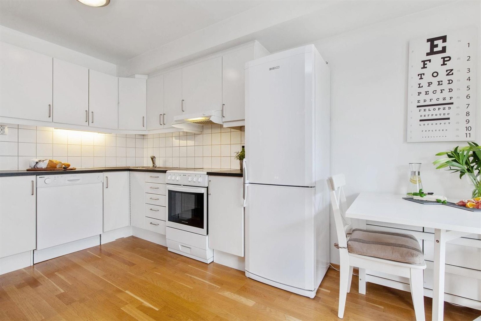 Kjøkken med plass til spisebord Galleribilde