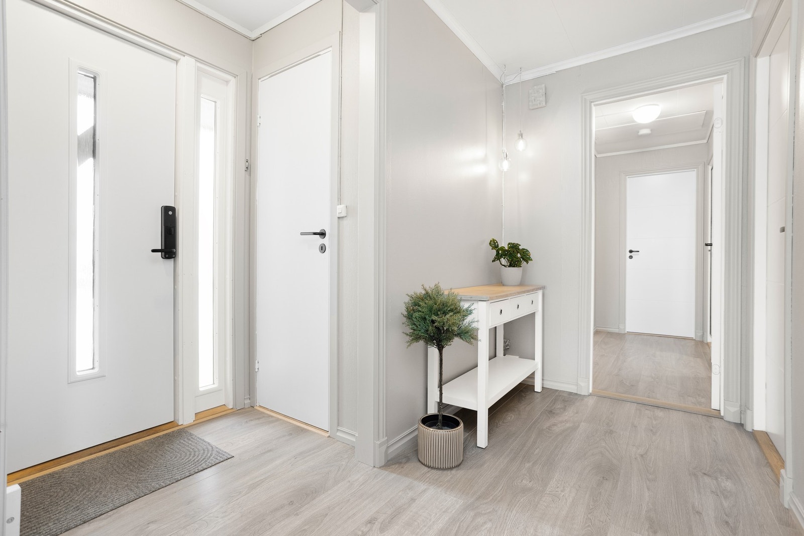Velkommen inn i et lyst, trivelig og attraktivt familiehjem. Galleribilde