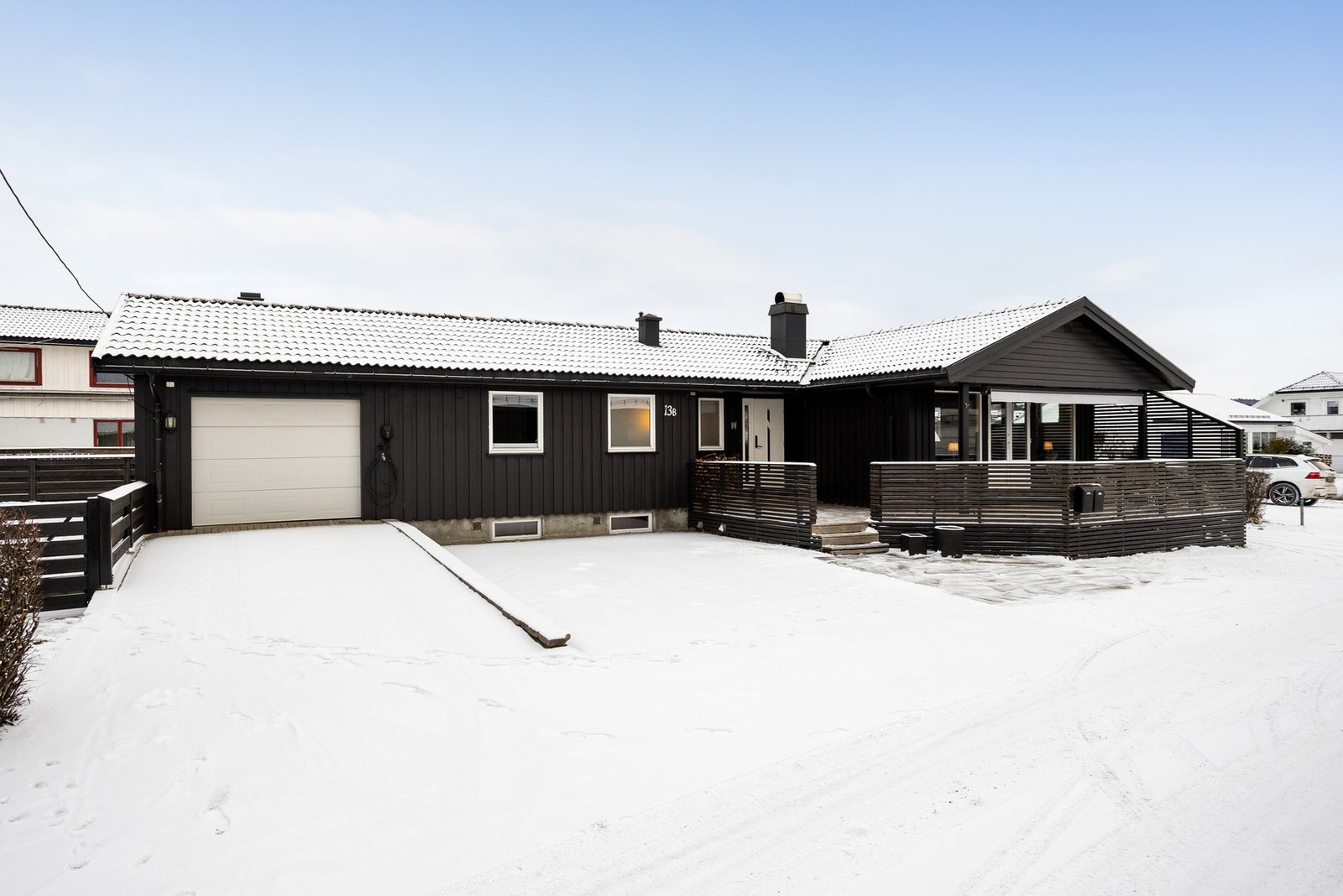 PrivatMegleren/ v Carine Paasche Sivertsen har gleden av å presentere, Kjørbekkvegen 13B. En Innholdsrik familiebolig med godkjent utleiedel. Galleribilde