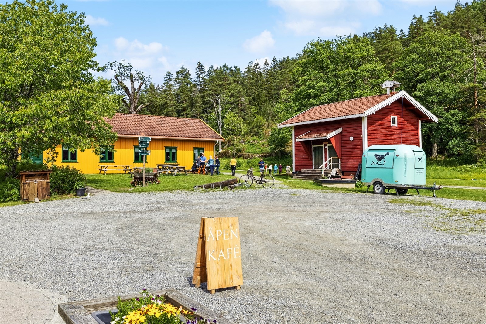 DNT Breivoll Gård har koselig kafé, selskapslokaler, kajakkutleie og overnatting Galleribilde