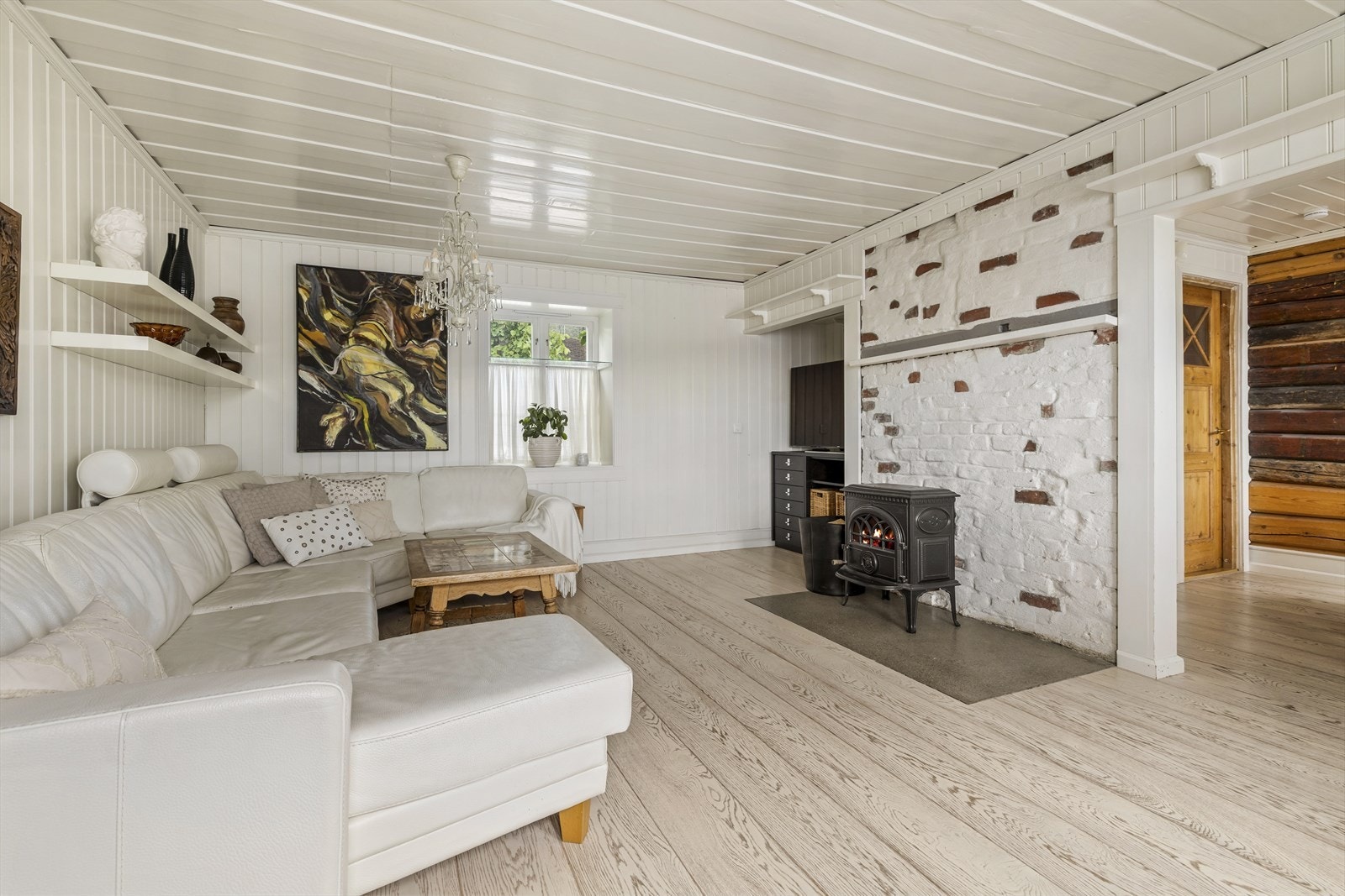 Boligen ble renovert og ombygget i 1999, men har bevart sin opprinnelig stil og sjarm. Galleribilde