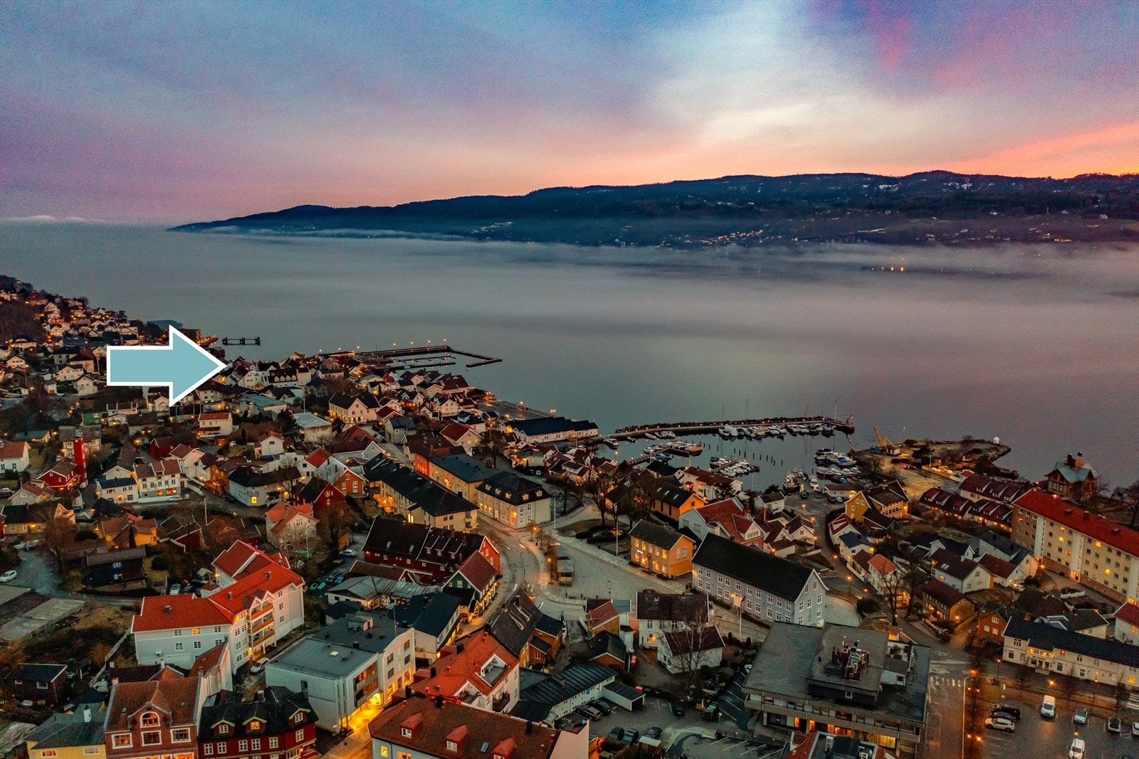 Eiendommen ligger ca. 450 meter sør for Drøbak Torg - og har gangavstand til alle byens fasiliteter Galleribilde