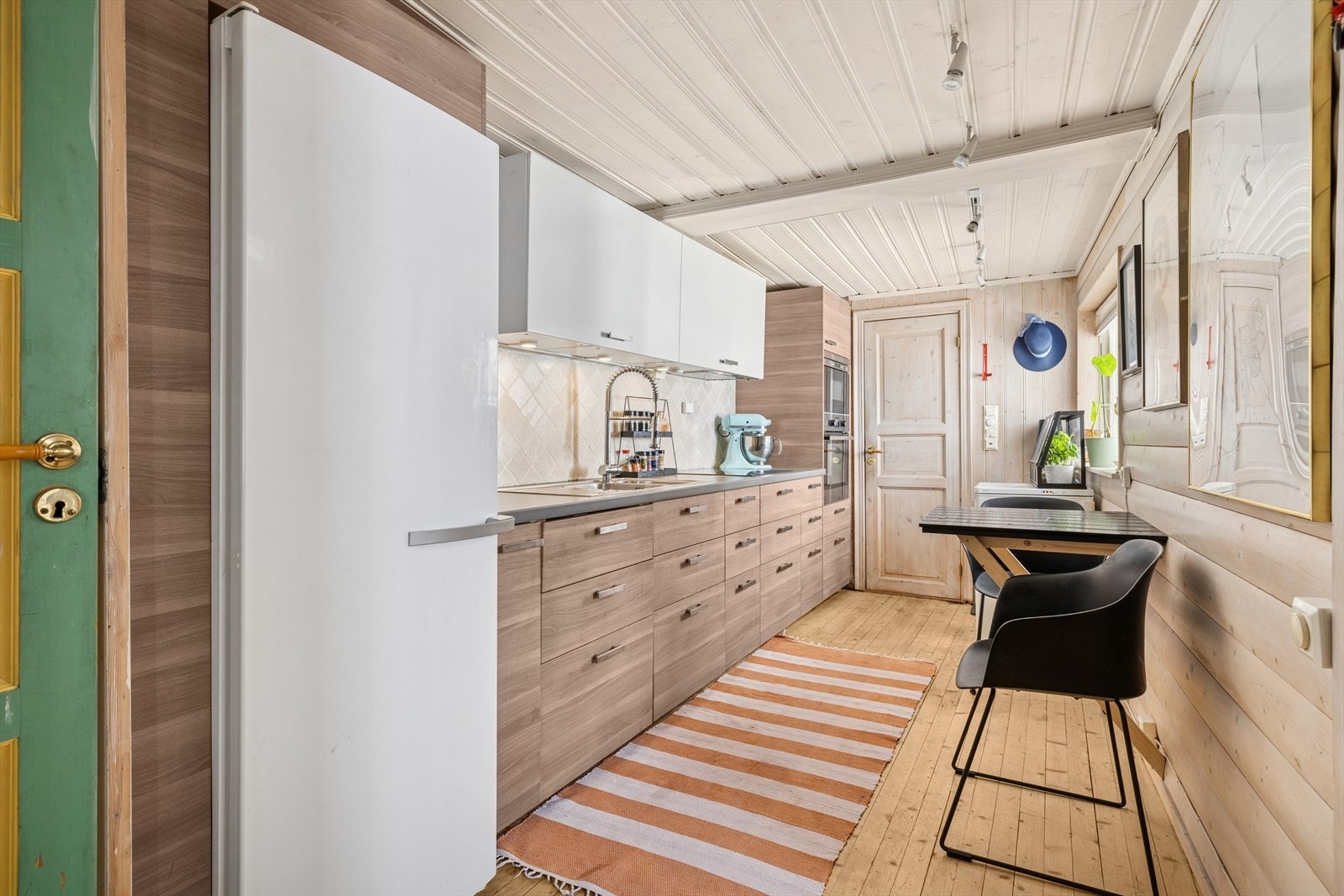 Moderne kjøkkeninnredning montert i 2015 Galleribilde