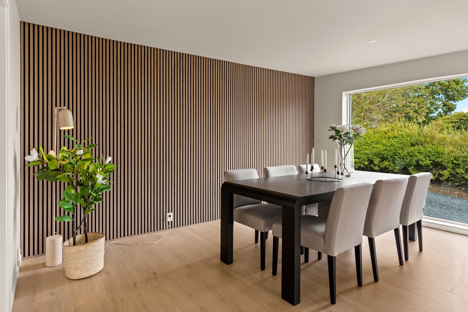 Det er god plass til en større spisegruppe Galleribilde