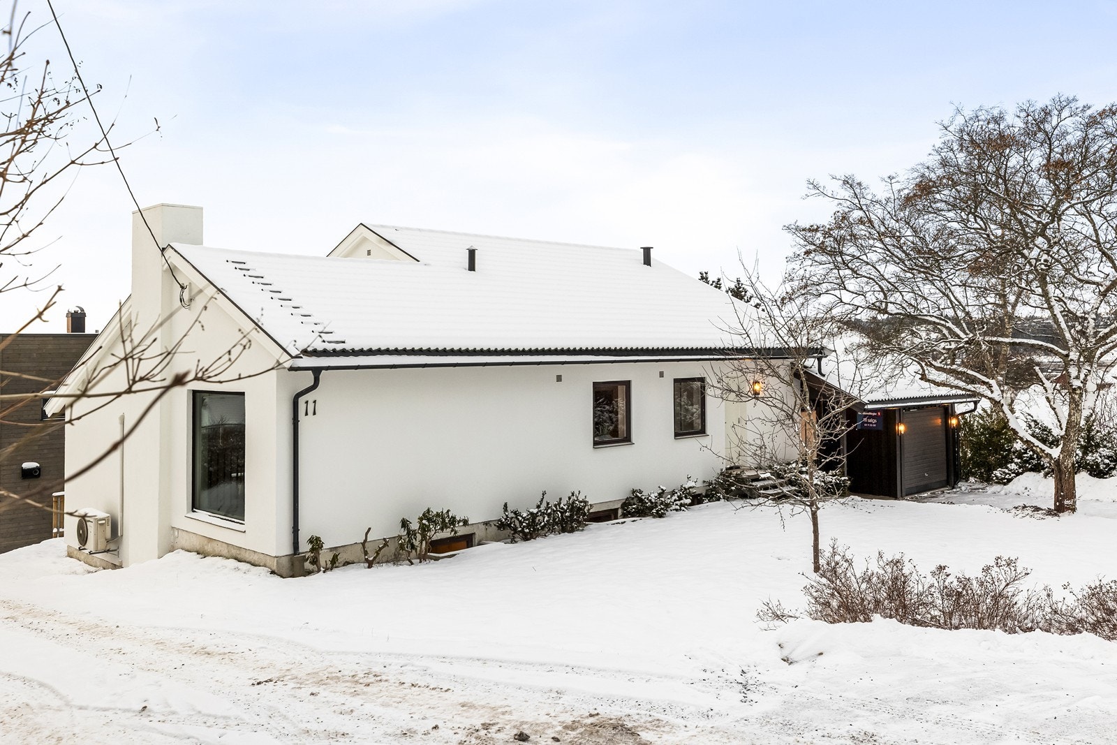 Boligen ble oppført i 1953, og bygningsmassen har blitt jevnlig vedlikeholdt. Nylig har det blitt bygget ny terrasse og lufteveranda Galleribilde