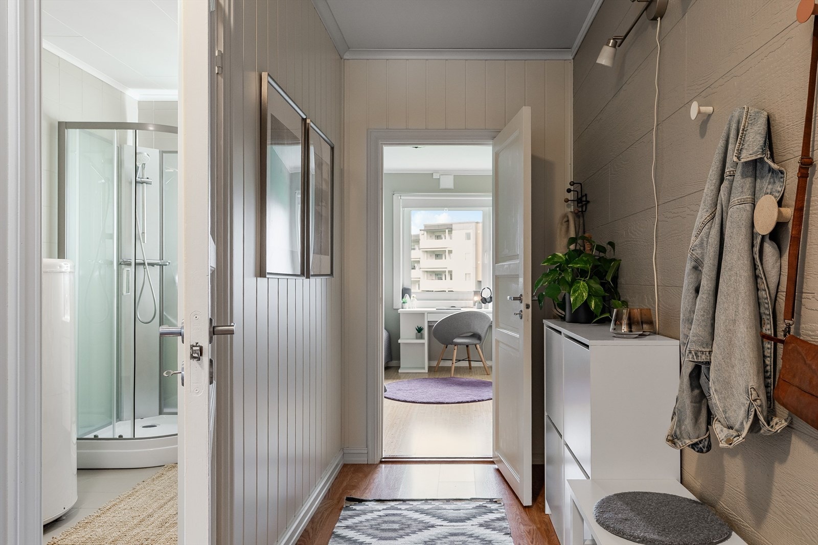 Boligens to soverom ligger adskilt fra hverandre. Galleribilde