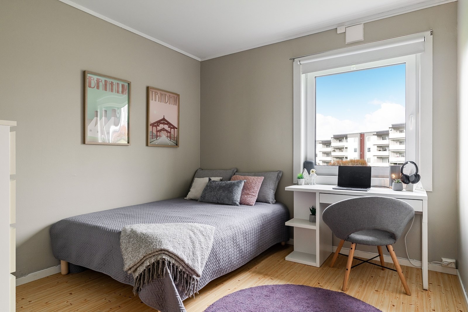 Det største soverommet er på 10,5m² og er vendt ut mot stort grøntområde. Galleribilde