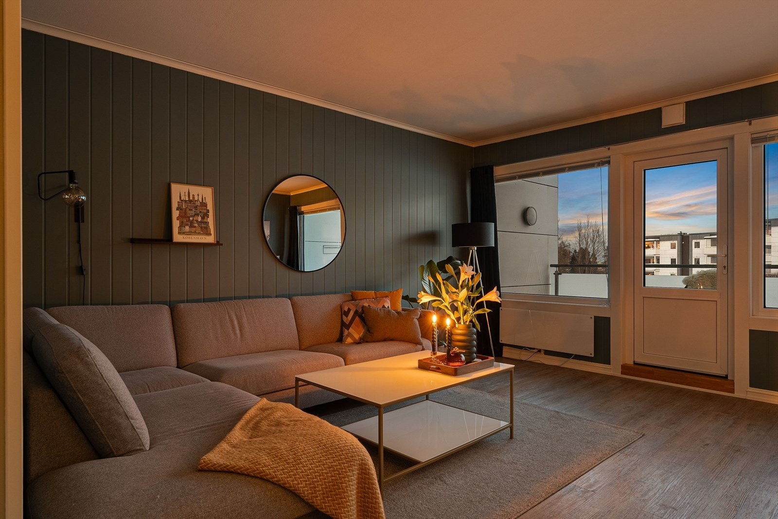 Dette er en fin 3-roms borettslagsleilighet i en høy første etasje. Galleribilde