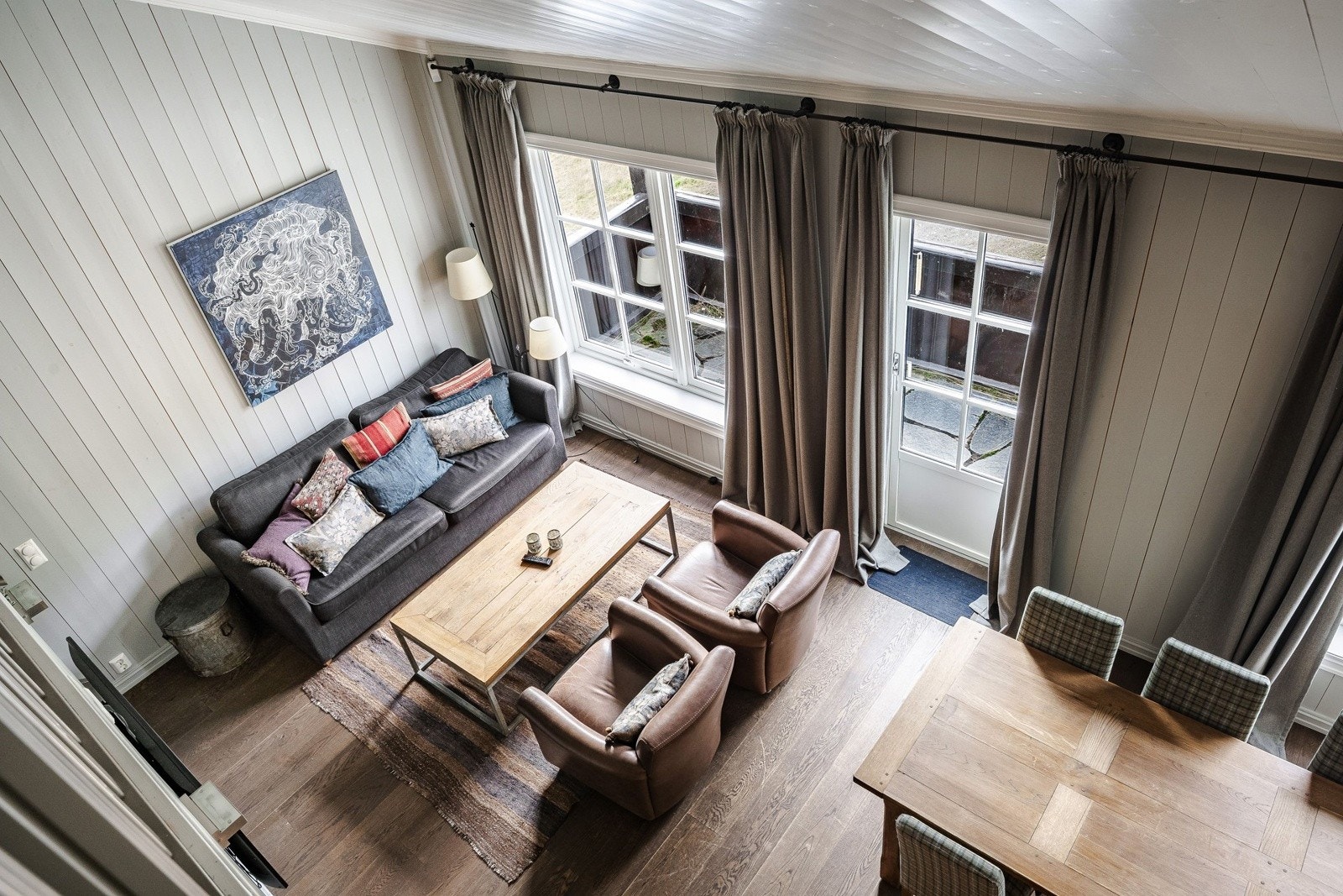 Leiligheten har meget god takhøyde! Galleribilde