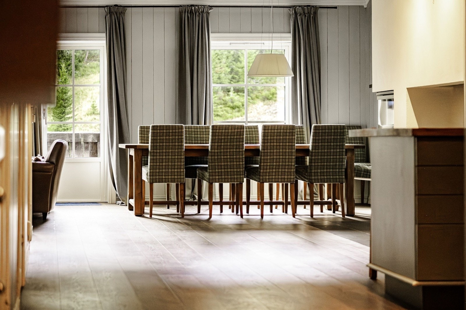 Fra entreen kommer du videre direkte inn til stue-/kjøkkenområdet. Galleribilde