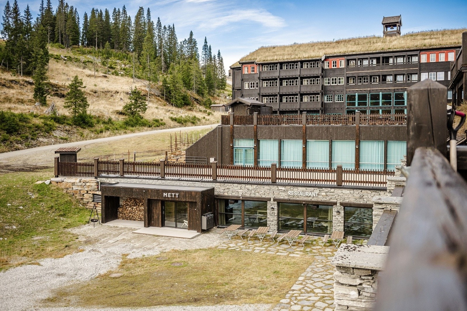 Leiligheten er del av sameiet Gudbrandsgard Apartments, tilknyttet Gudbrandsgard Hotell. Galleribilde