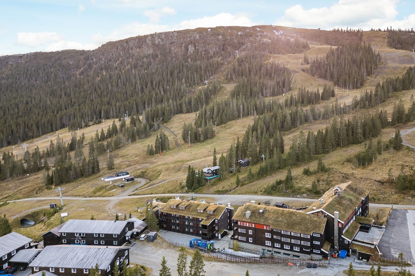 På Østsiden, hvor denne leiligheten ligger, har man bratte og utfordrende løyper, med blant annet utfortraséen hvor det årlig arrangeres World Cup. Galleribilde