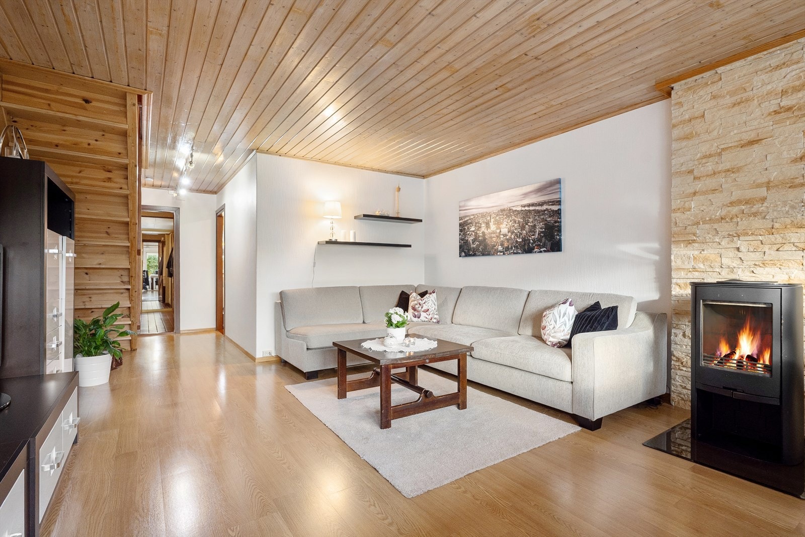 Stue med vedovn Galleribilde