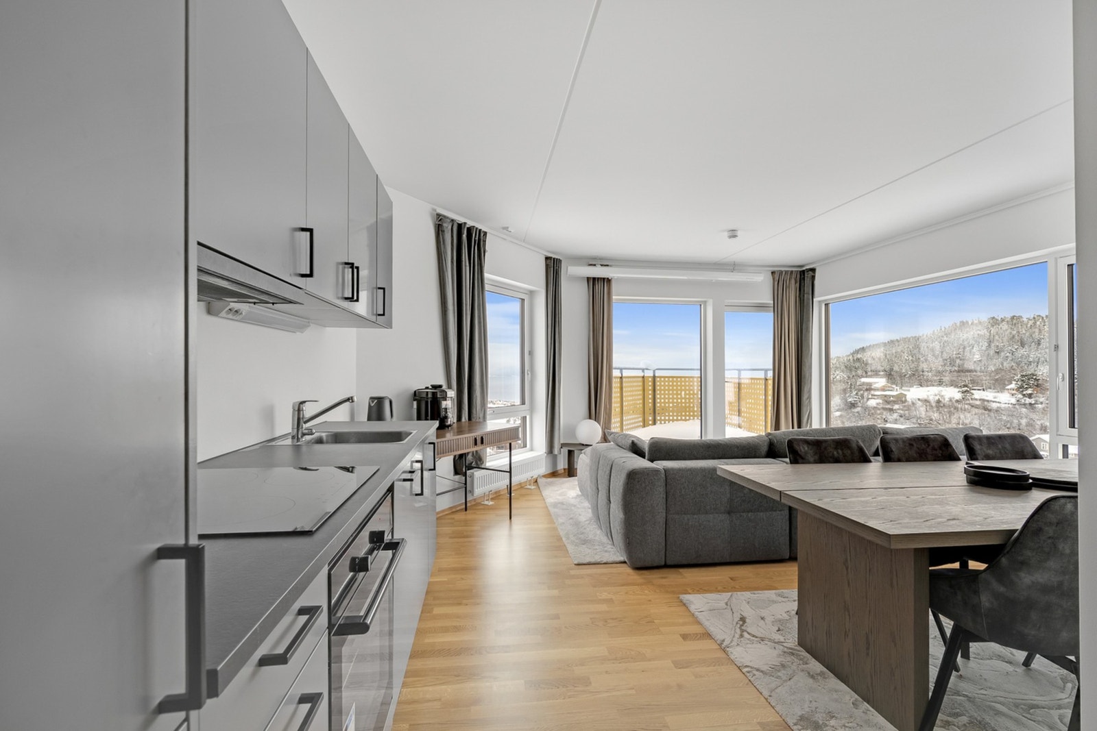 EiendomsMegler 1 v/ Katrine Brekke Borren har gleden av å presentere en flott 3-roms hjørneleilighet. Galleribilde