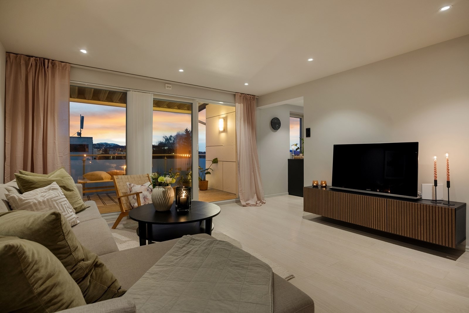 Hele leiligheten er vesentlig oppusset i perioden 2018-2022 Galleribilde