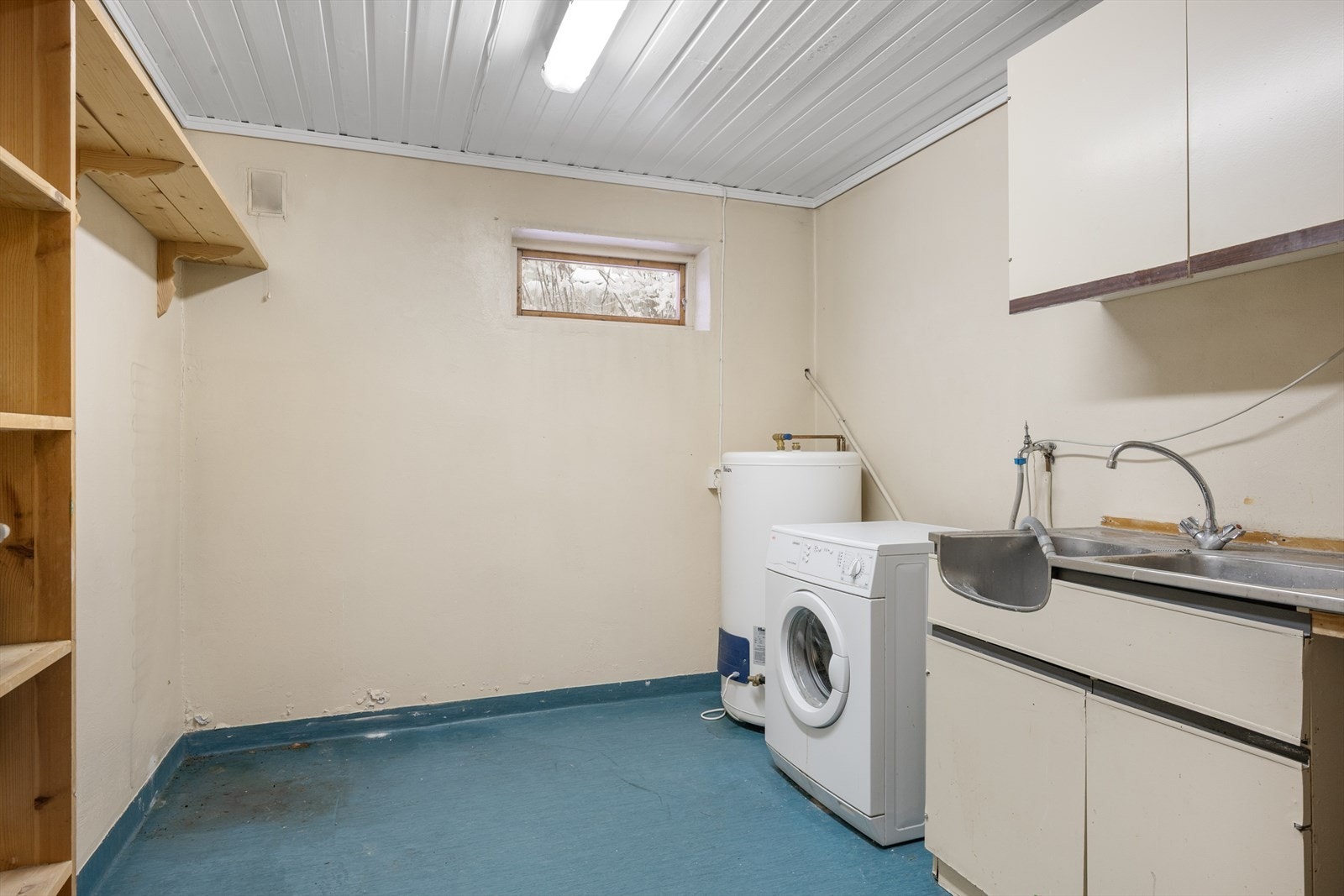 Romslig vaskerom. Galleribilde