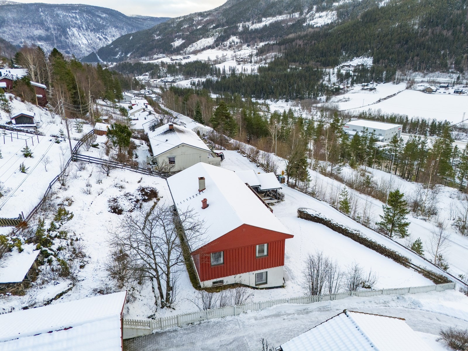 Til Otta sentrum og barnehage/skole regnes ca 5-8 minutters kjøring. Galleribilde