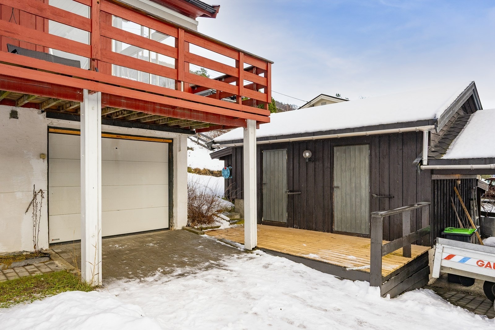 Parkering i integrert garasje på 18 m². Galleribilde