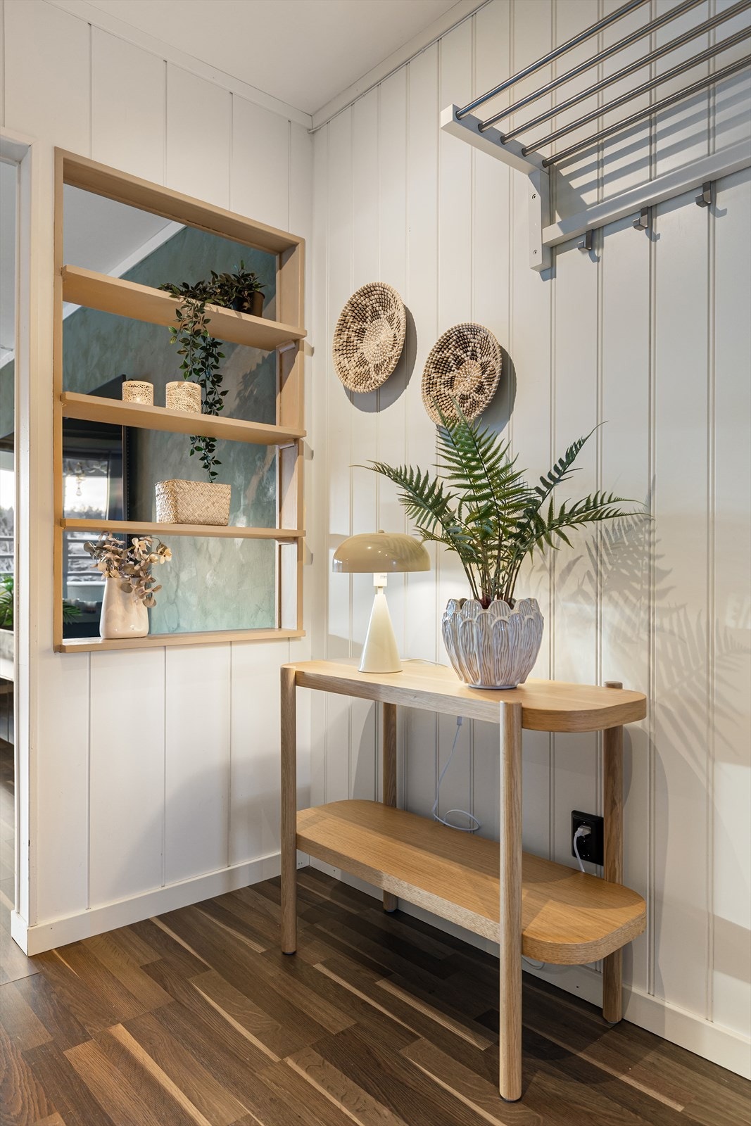 I 2023 ble el-anlegget oppgradert med nye brytere, stikk, kabling, lamper og panelovner med Wifi Galleribilde