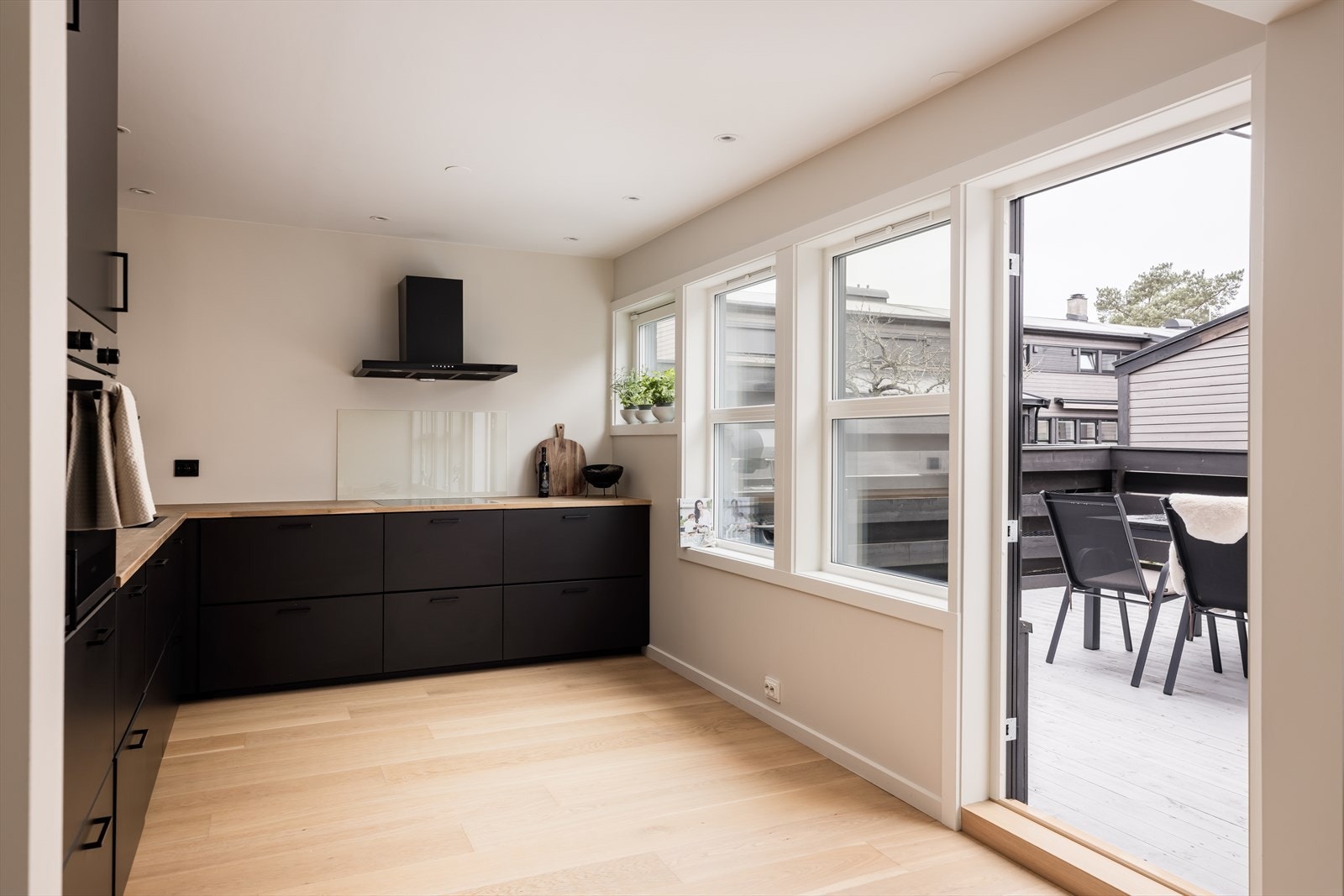 Direkte utgang til terrasse - perfekt for inne- og uteflyt i hverdagen Galleribilde