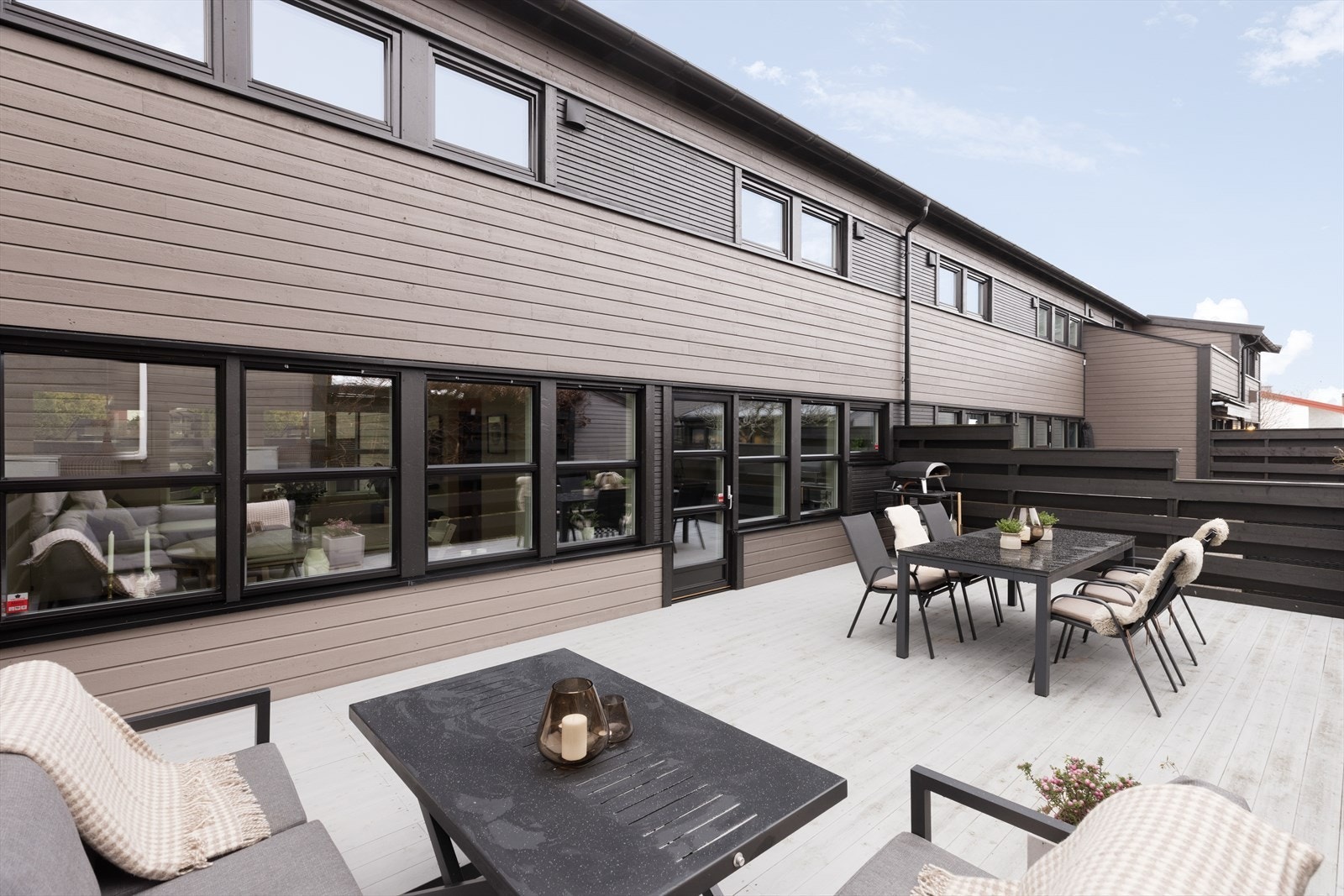 Her er det god plass til både lek, grilling og sosiale sammenkomster Galleribilde