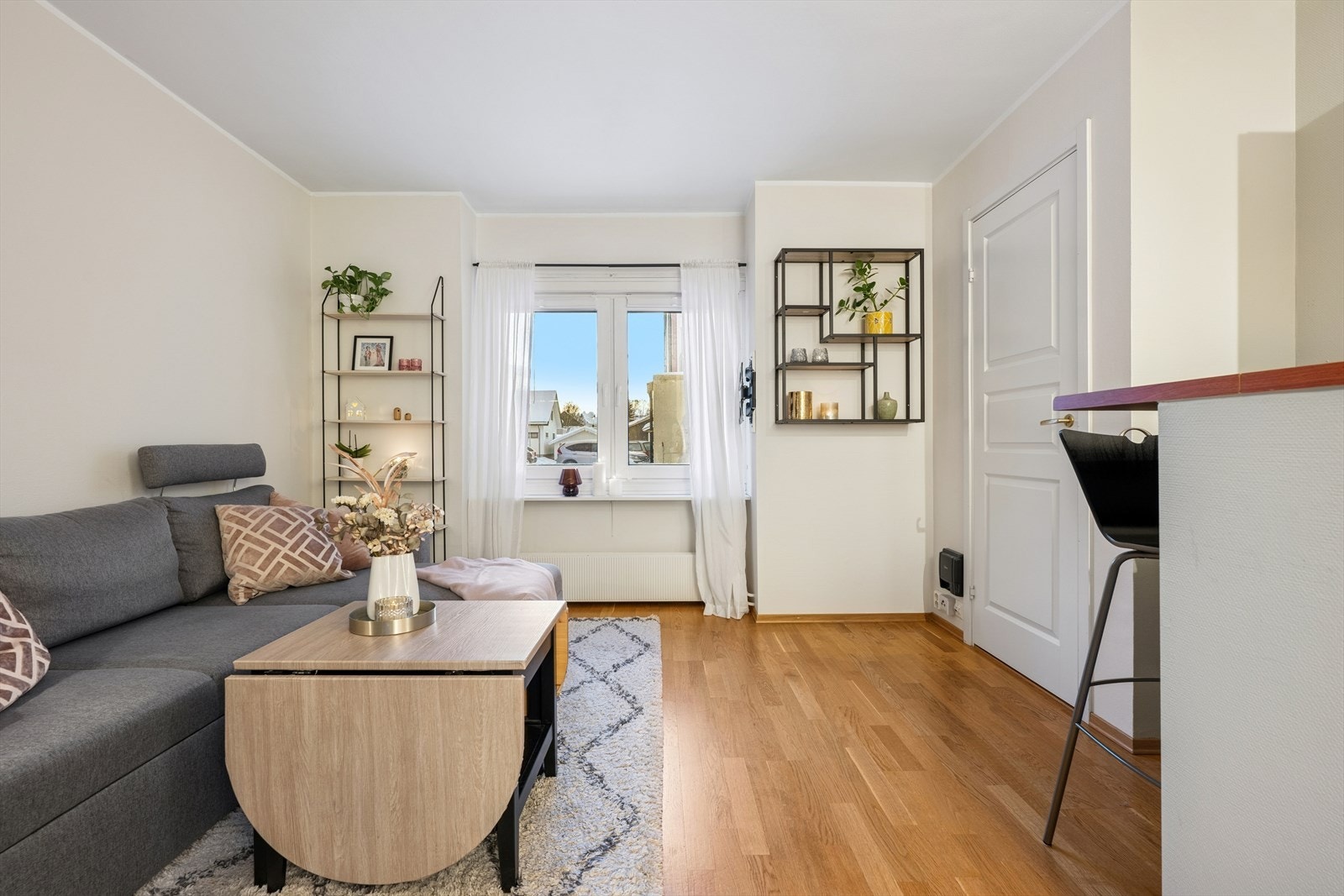 Leiligheten varmes opp med vannbåren varme via radiatorer. Galleribilde