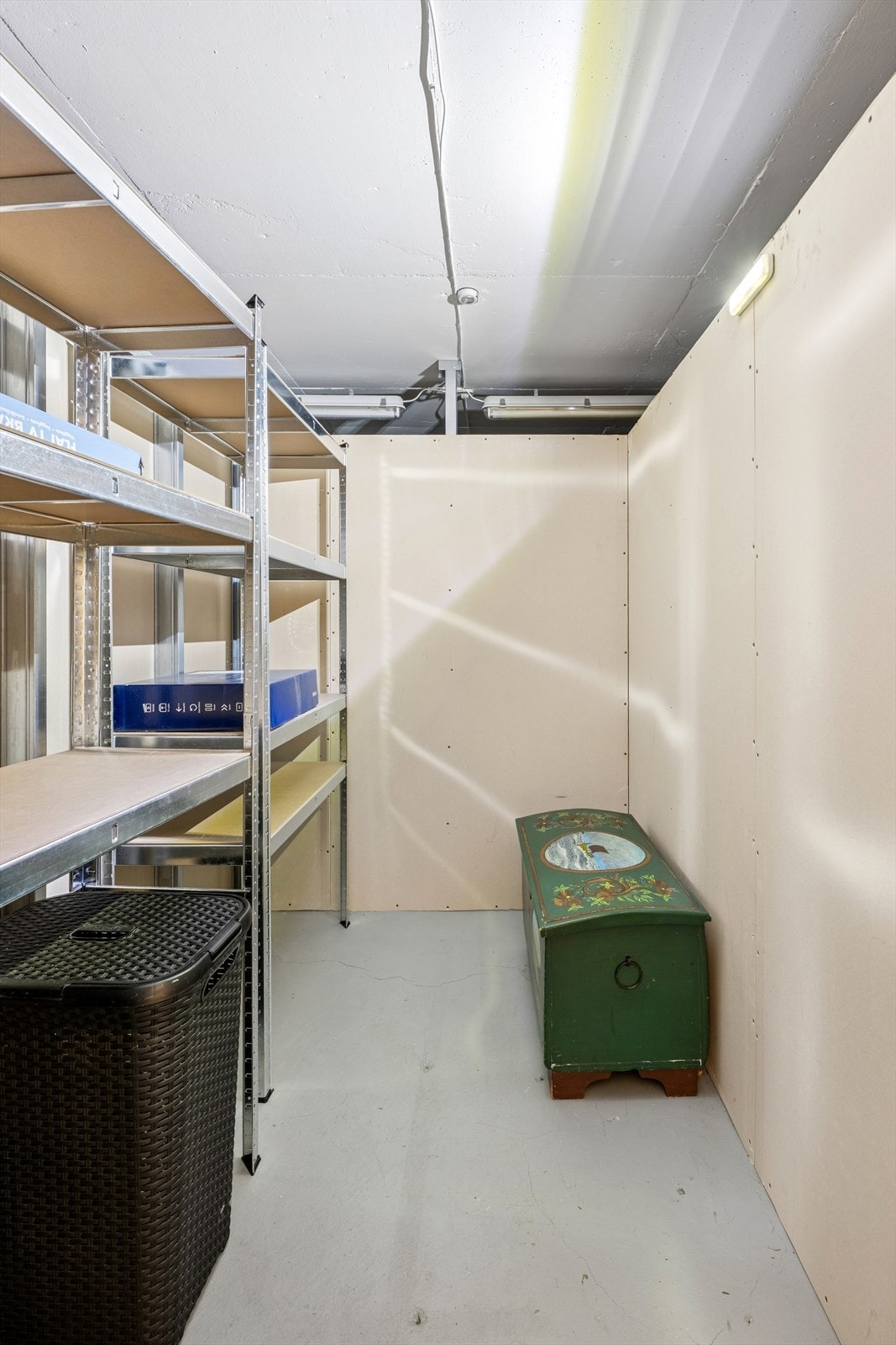 Praktisk bod på ca. 4m2 i kjeller. Galleribilde