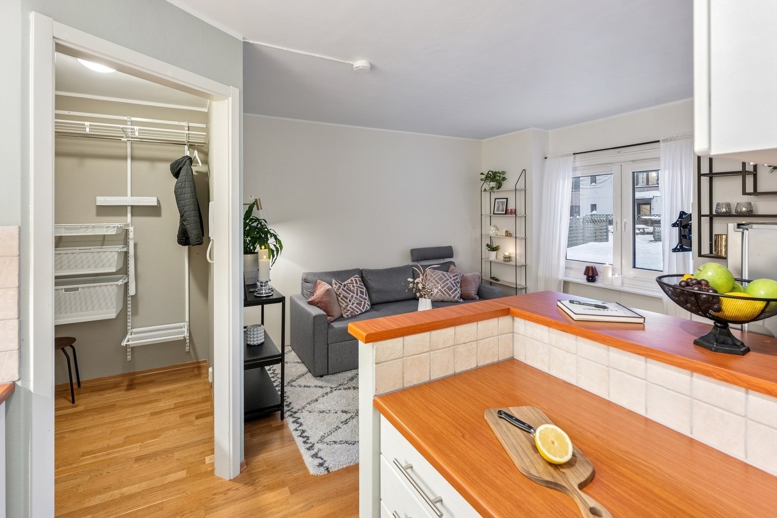 Alt i alt et funksjonelt kjøkken som innbyr til gode smaksopplevelser. Galleribilde