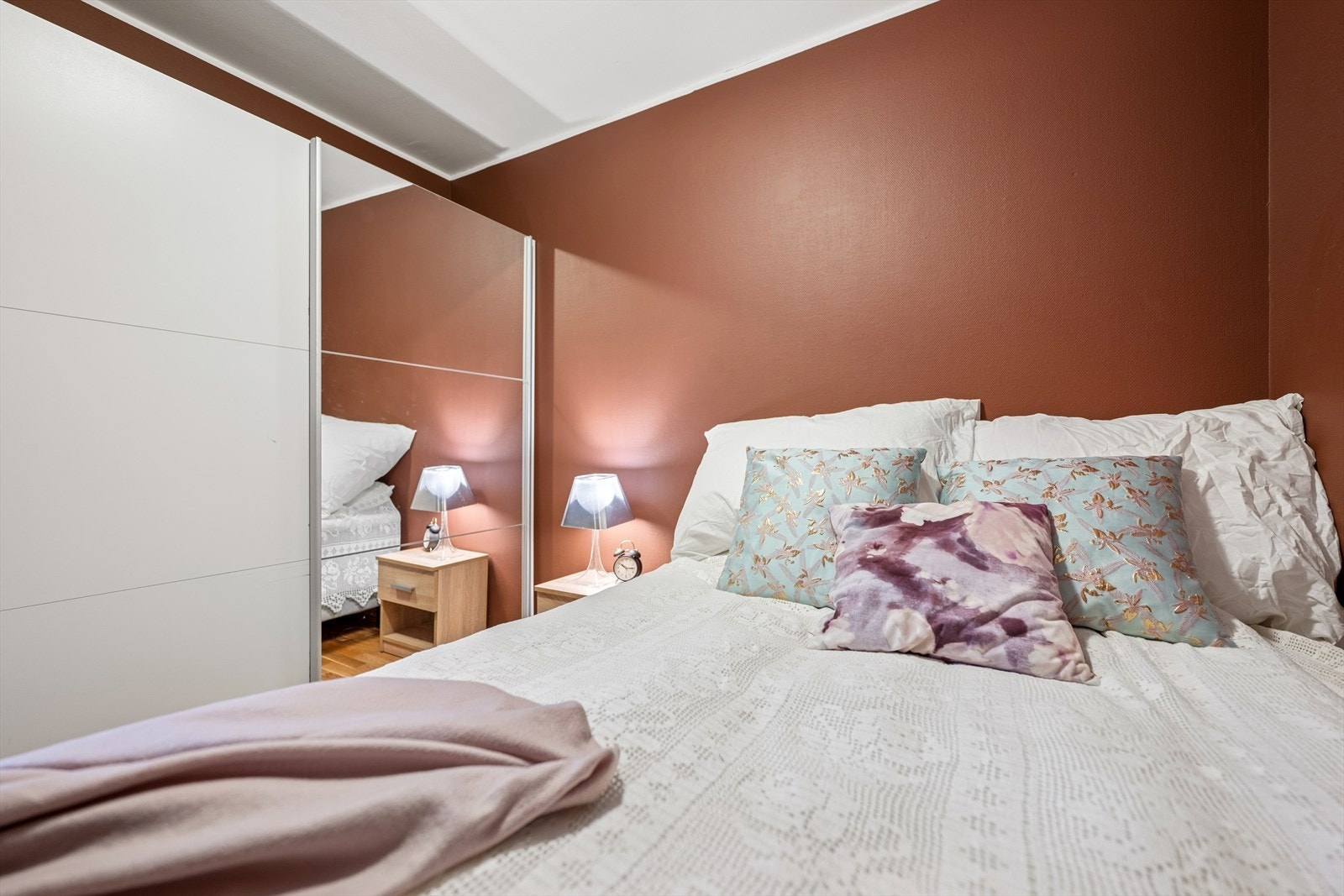 Det er også anledning for å ha romslige garderobeløsninger. Galleribilde