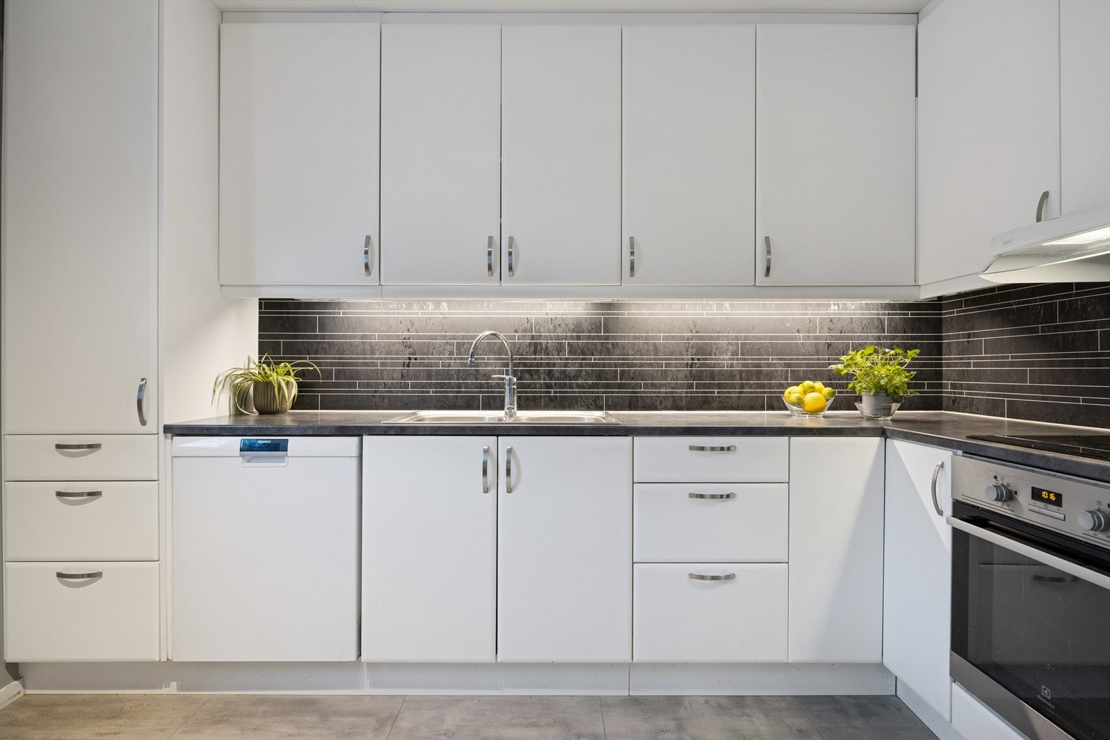 Kjøkkeninnredningen ble fornyet i 2019 i regi av Norsk Kjøkkenfornying AS. Galleribilde