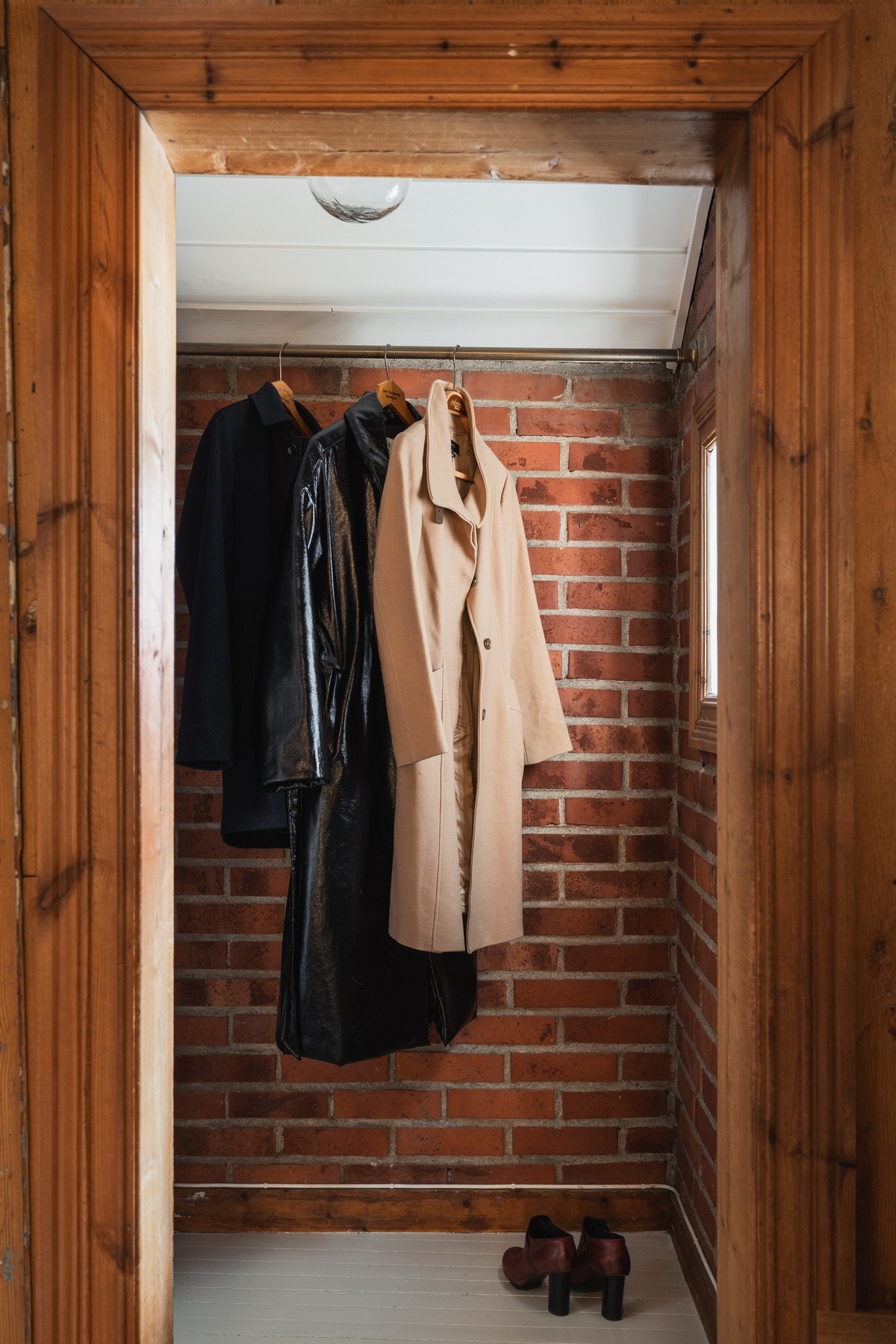 Gang ved entreen og inn til badet. Galleribilde