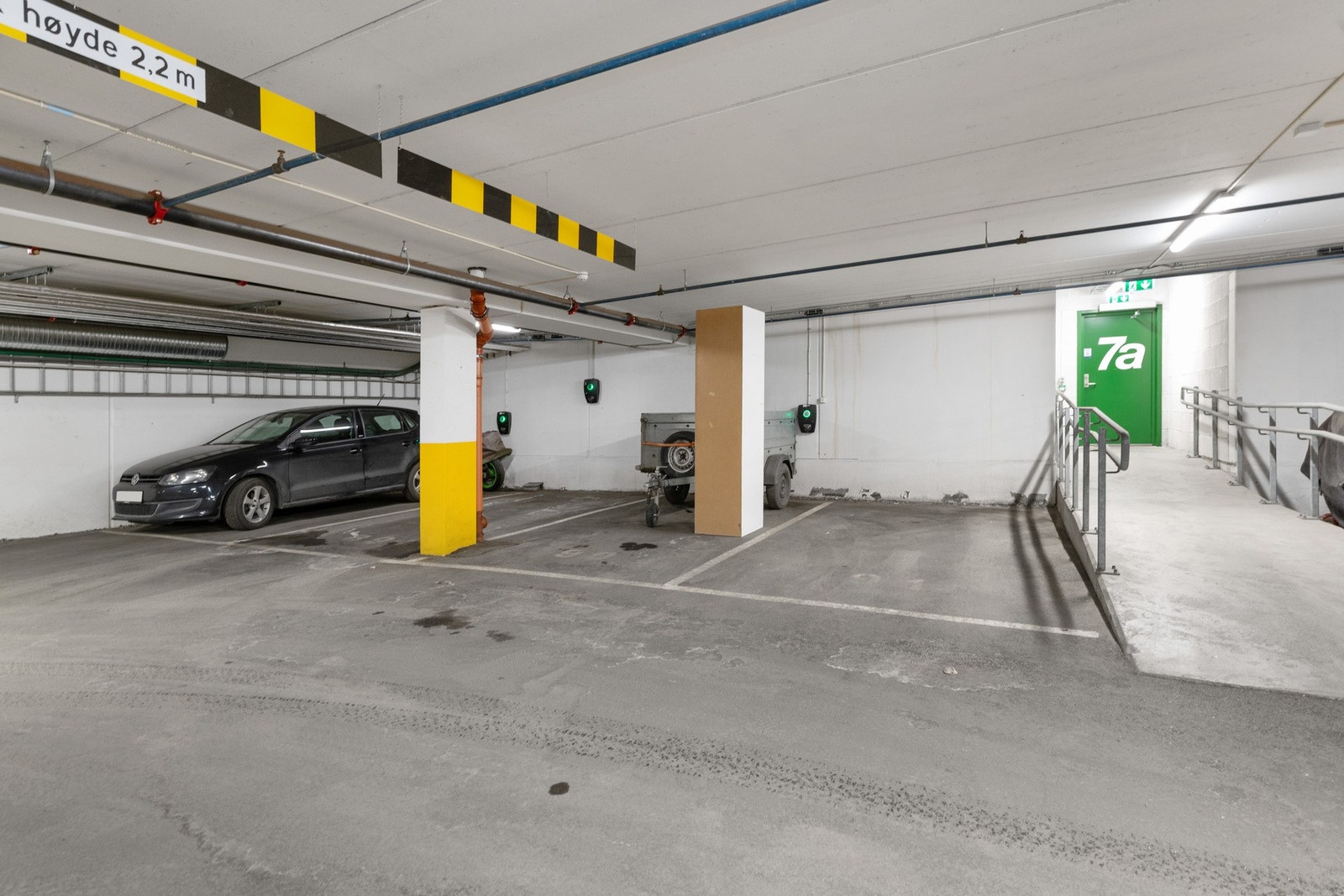 P plass med ladepunkt medfølger. Plassen er nr to til venstre for adkomstrampe. Galleribilde