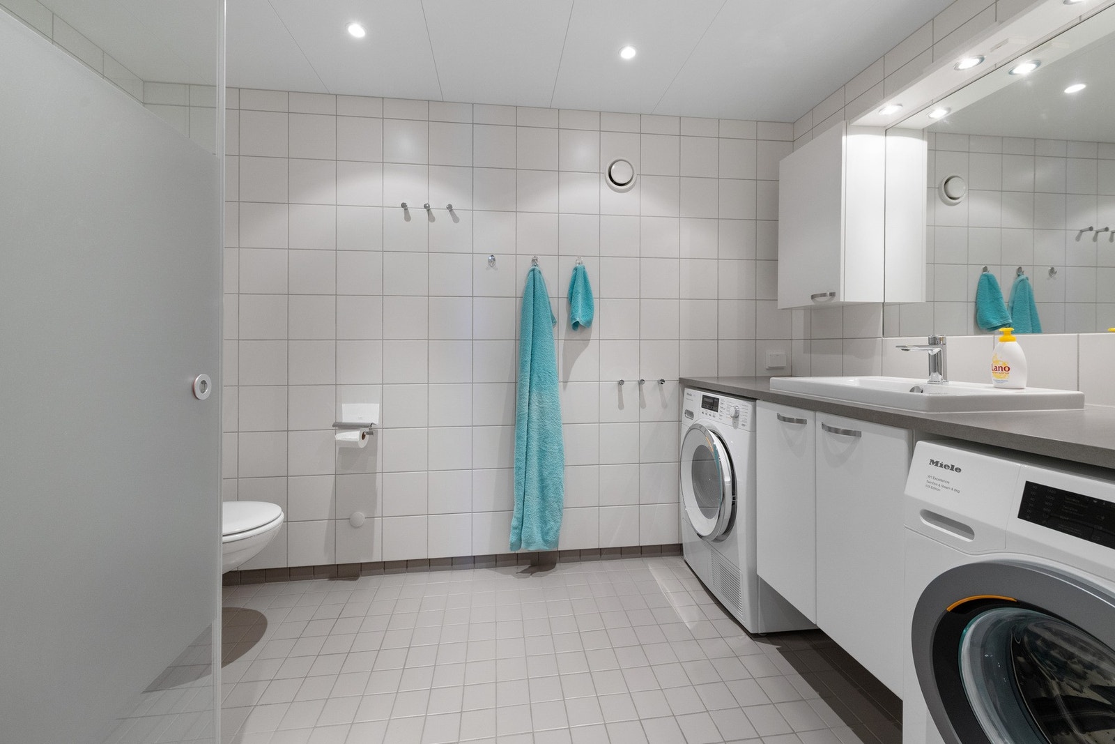 Innbydende og delikat bad/vaskerom Galleribilde