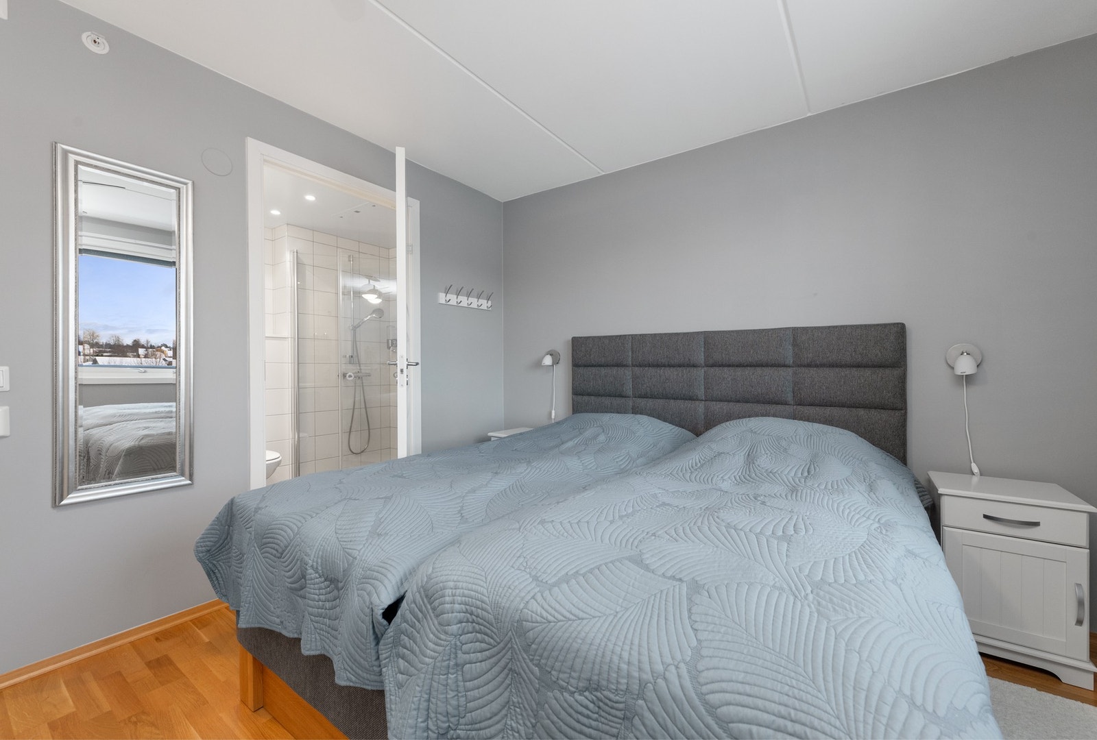 Soverom 1 har direkte adkomst til bad 2 Galleribilde