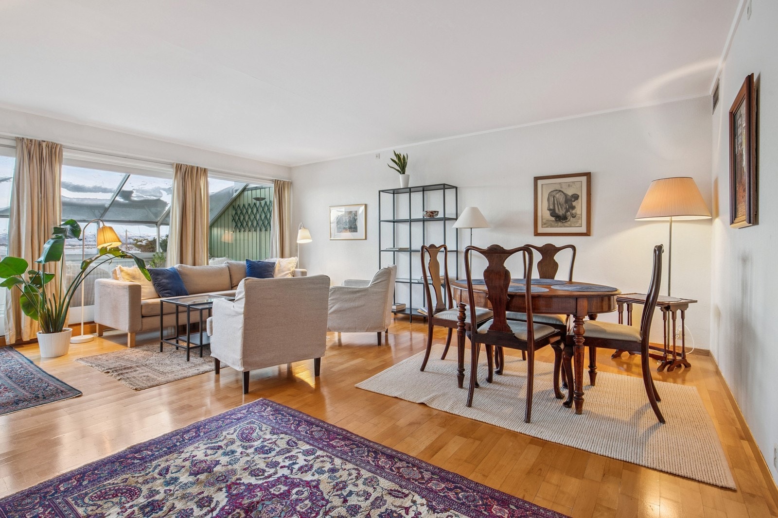 Pen 3-roms leilighet med sentral beliggenhet. Galleribilde