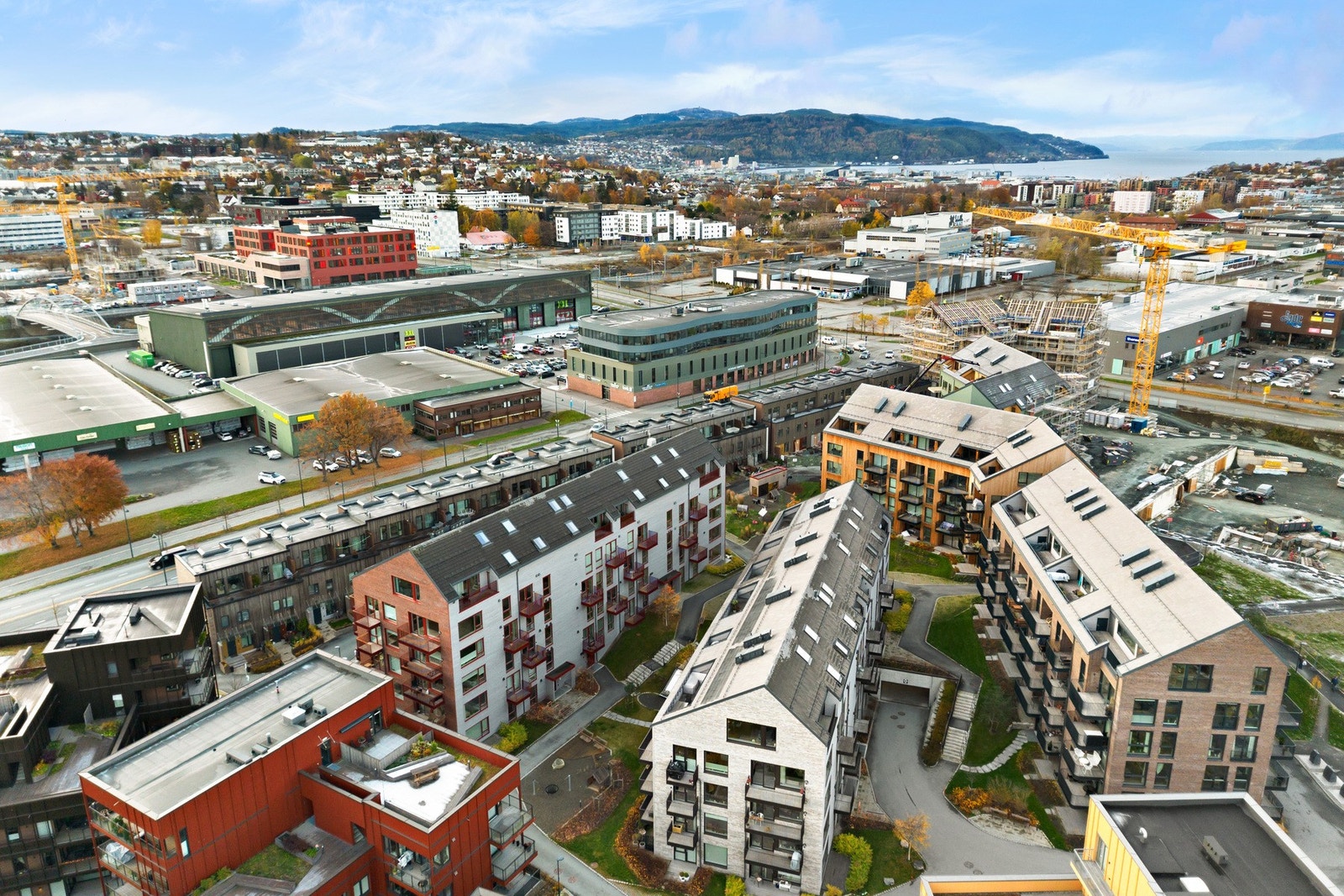 En annen kvalitet ved sameiet er at pr.i dag er det stort oppholdsrom med kjøkken og takterrasse, som er mulig å leie. Galleribilde