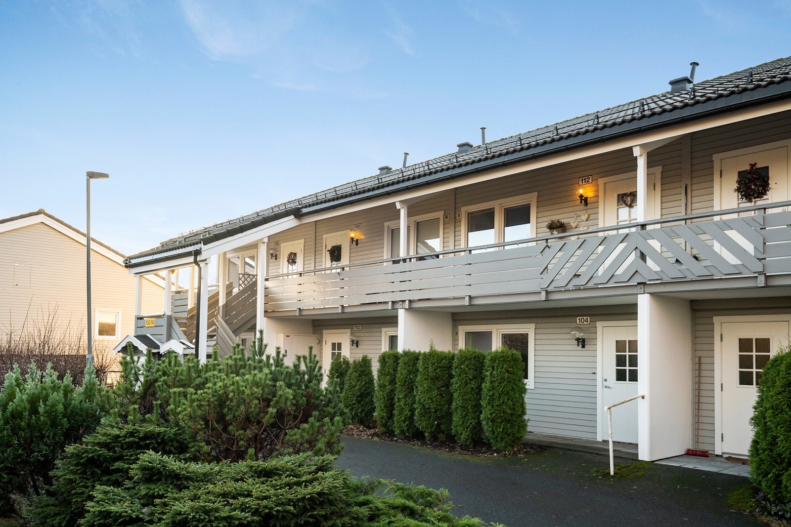 Leiligheten ligger i 1. etasje i en flermannsbolig. Galleribilde