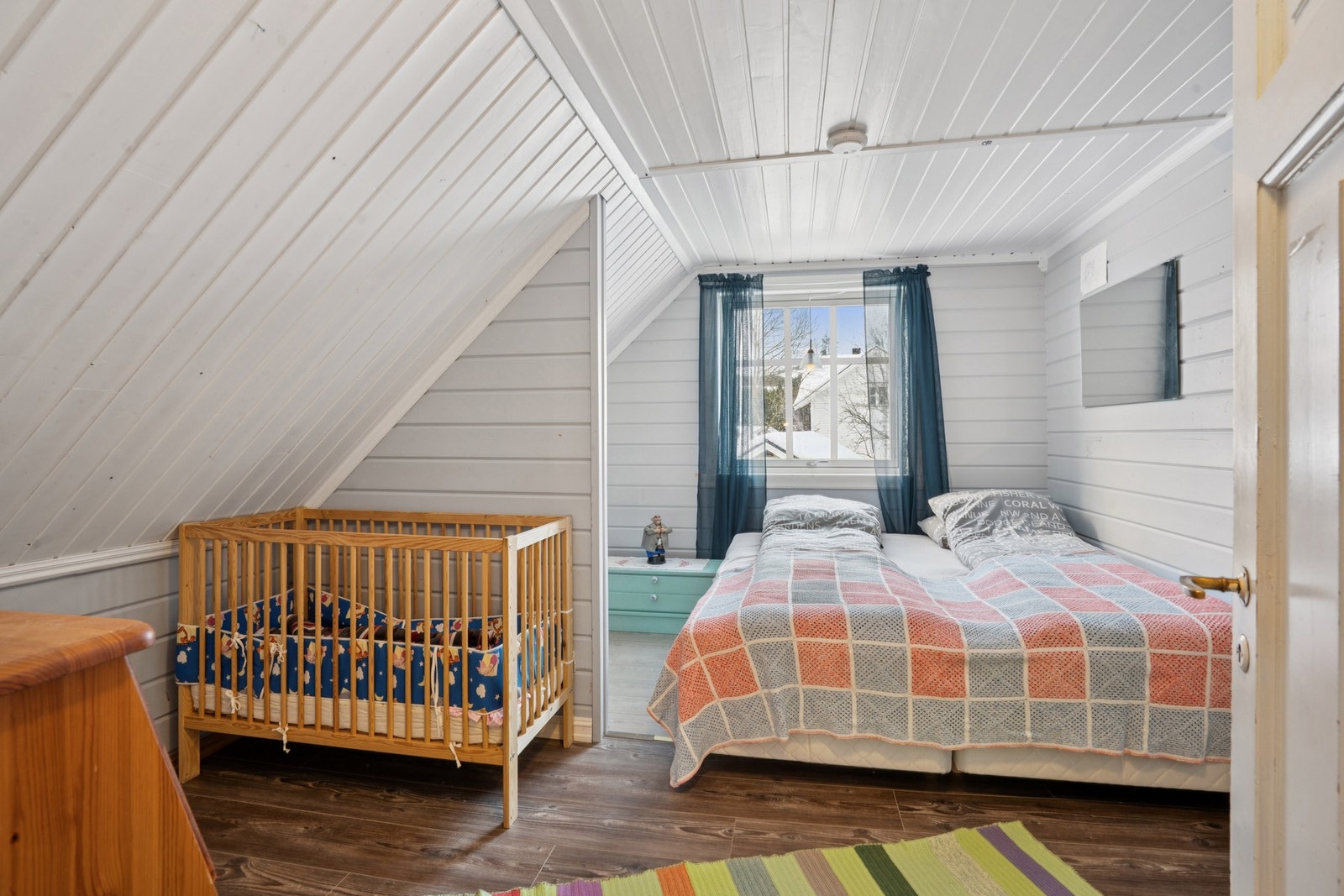 Soverom 1/loftstue. Foto: EFKT Galleribilde