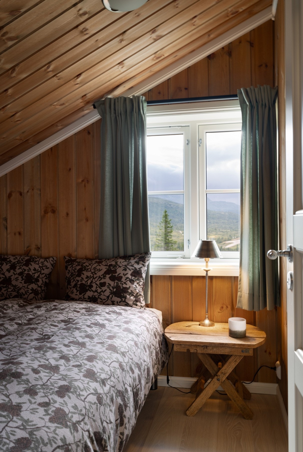 Soverom 2 med plass til dobbeltseng Galleribilde