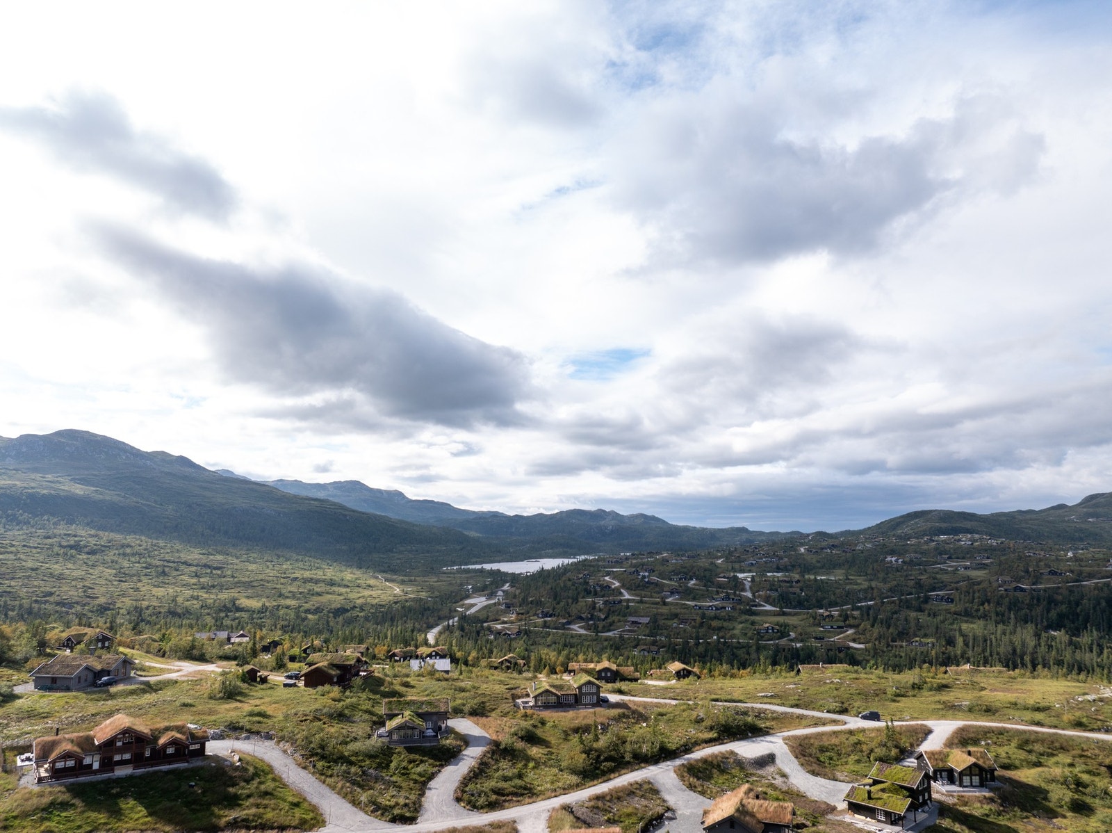 Ved Fyrisjø er det tilrettelagt med badestrand, gapahuker og utlån av kano/robåter. Galleribilde