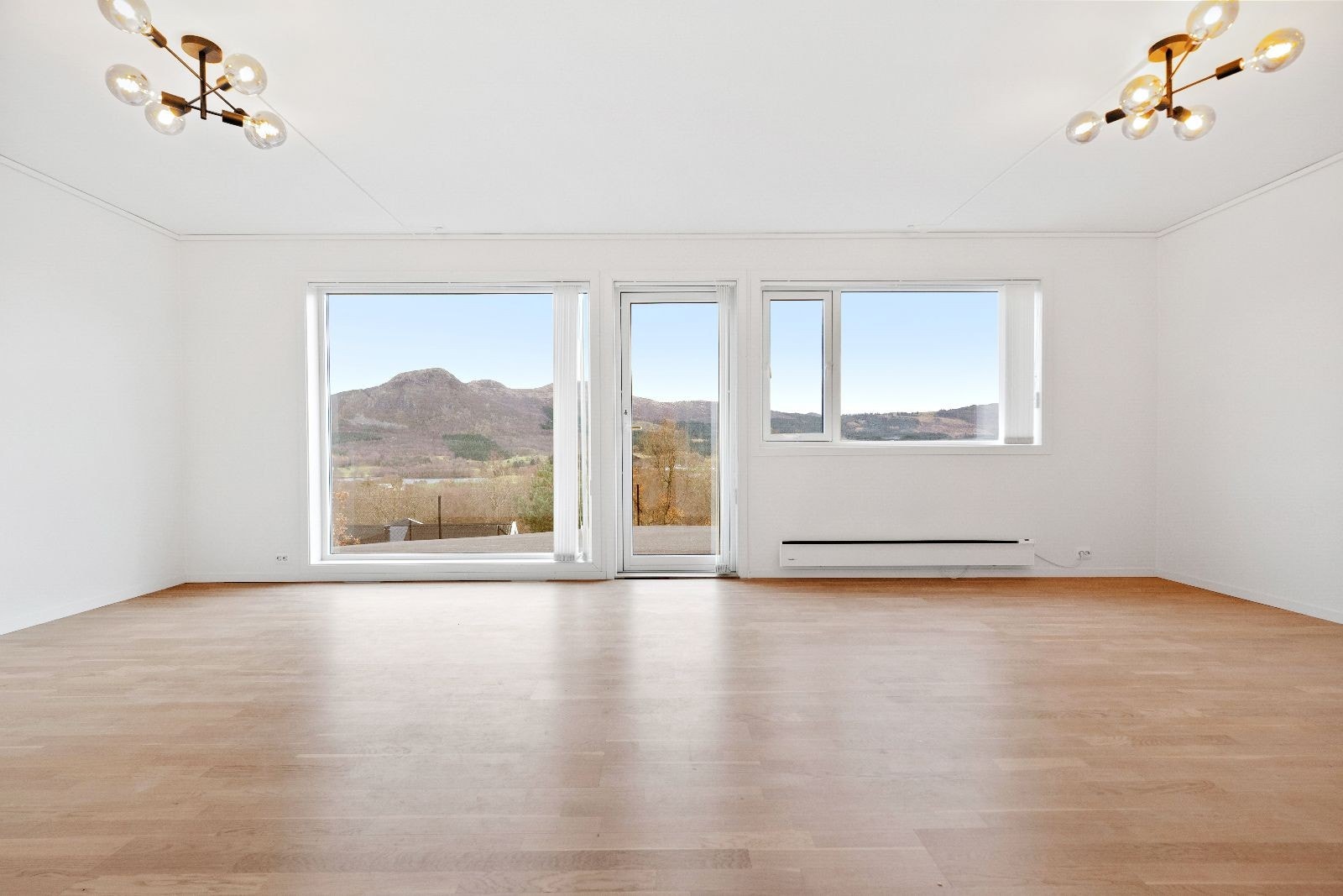 Stort soverom eventuelt stue i 1.etg. Galleribilde