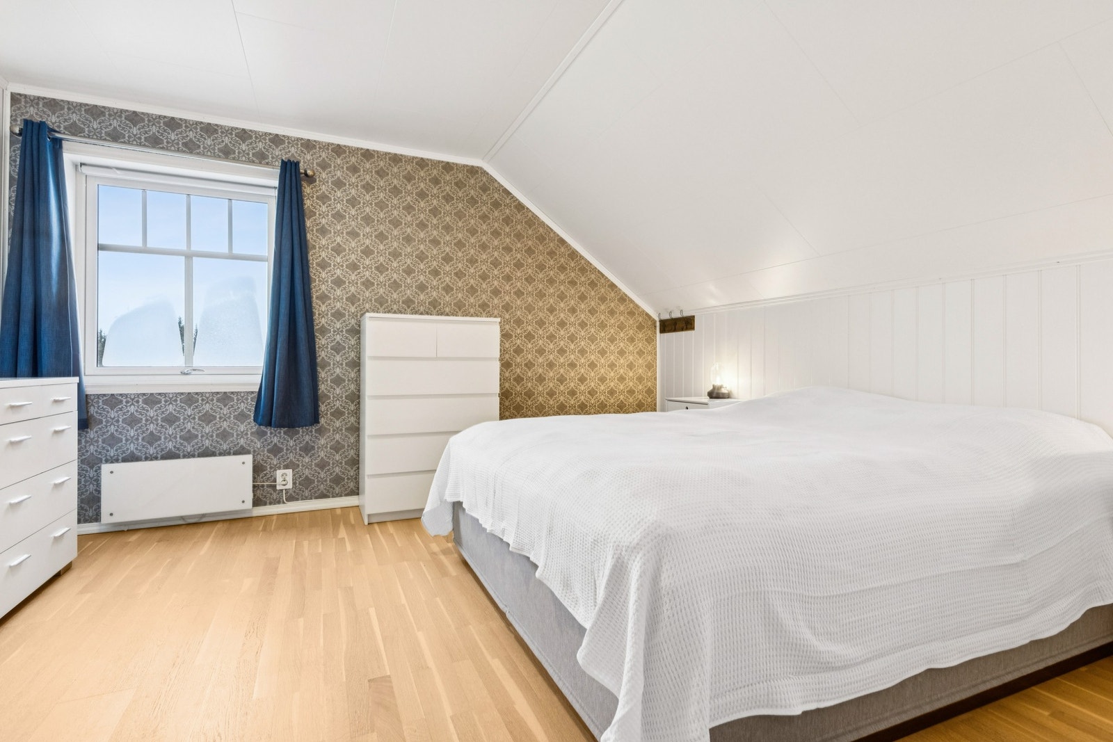 Soverom nummer tre. Galleribilde