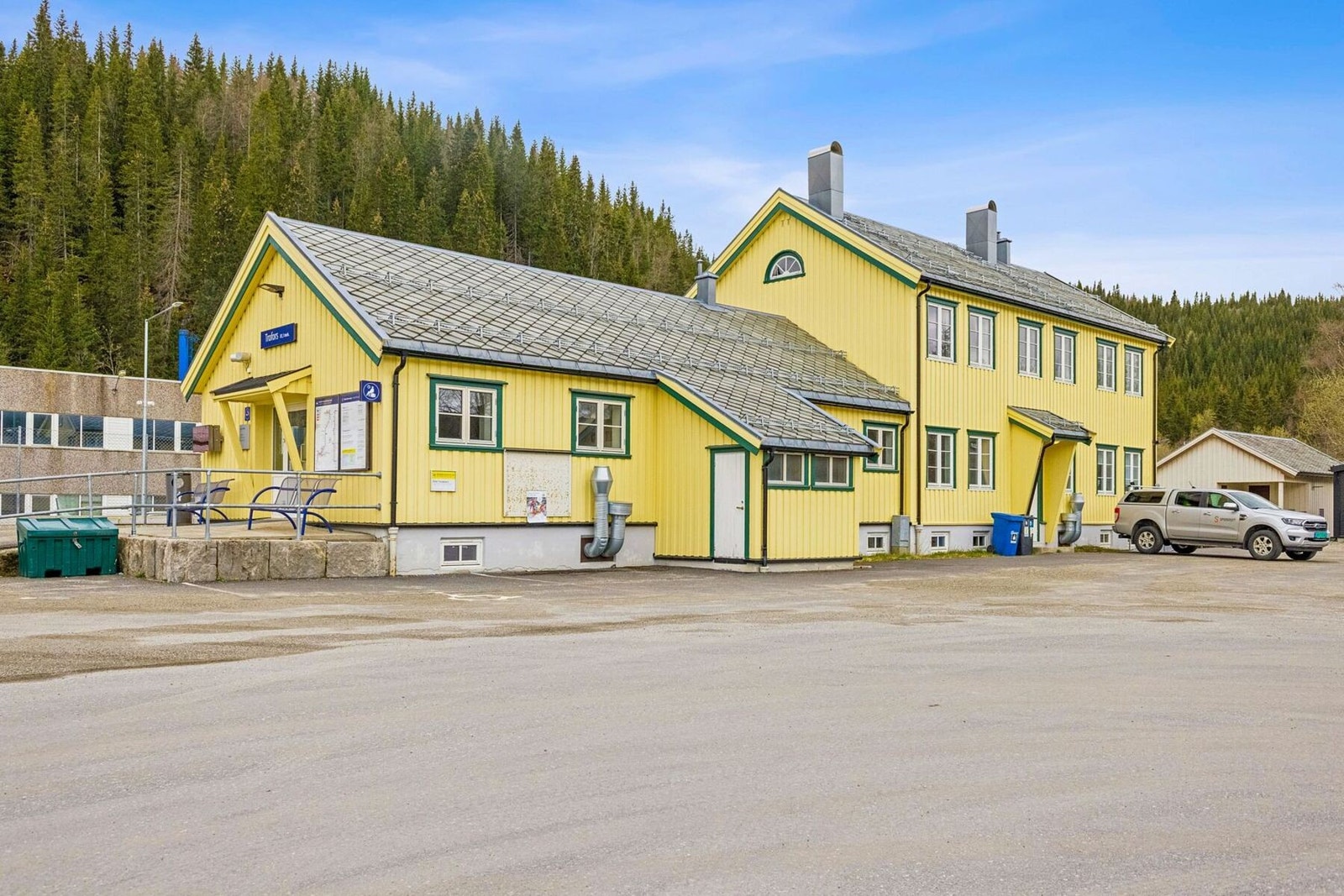 Her ser du Trofors togstasjon. Galleribilde